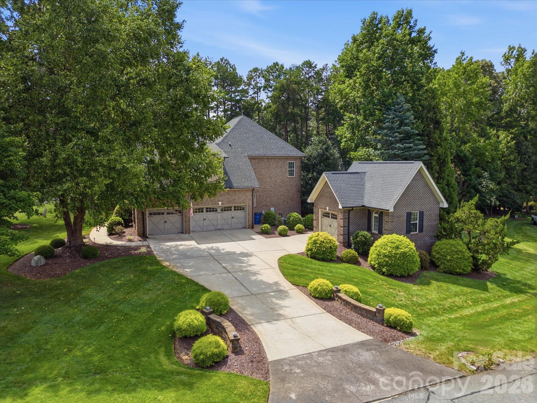 1023 Madras Court Property Photo 4