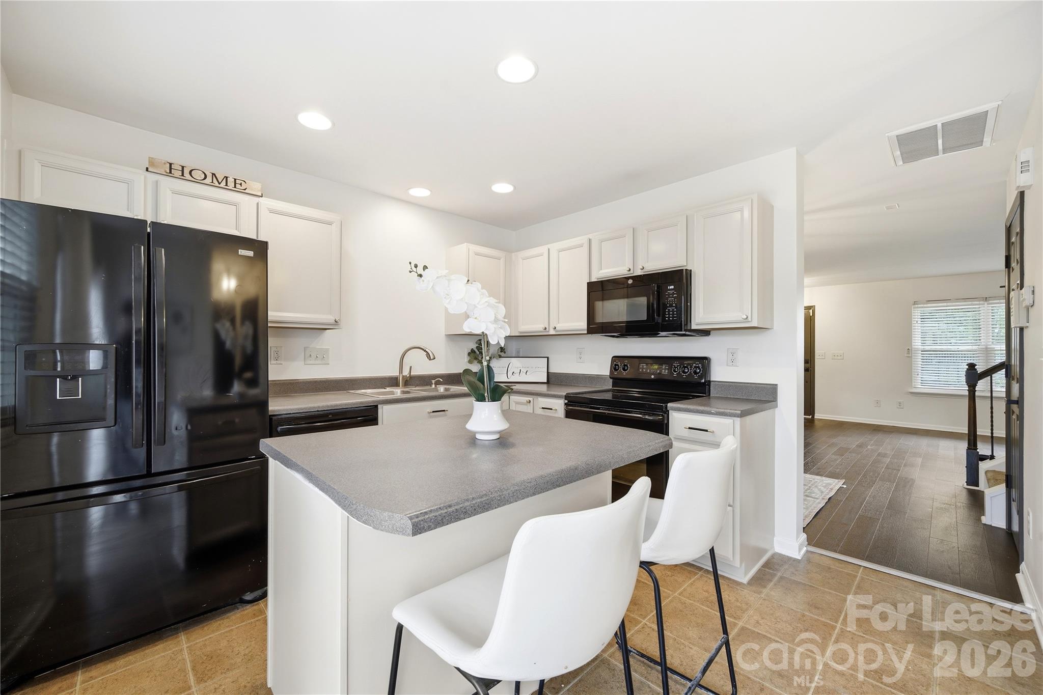 6105 Warrior Avenue Property Photo 9