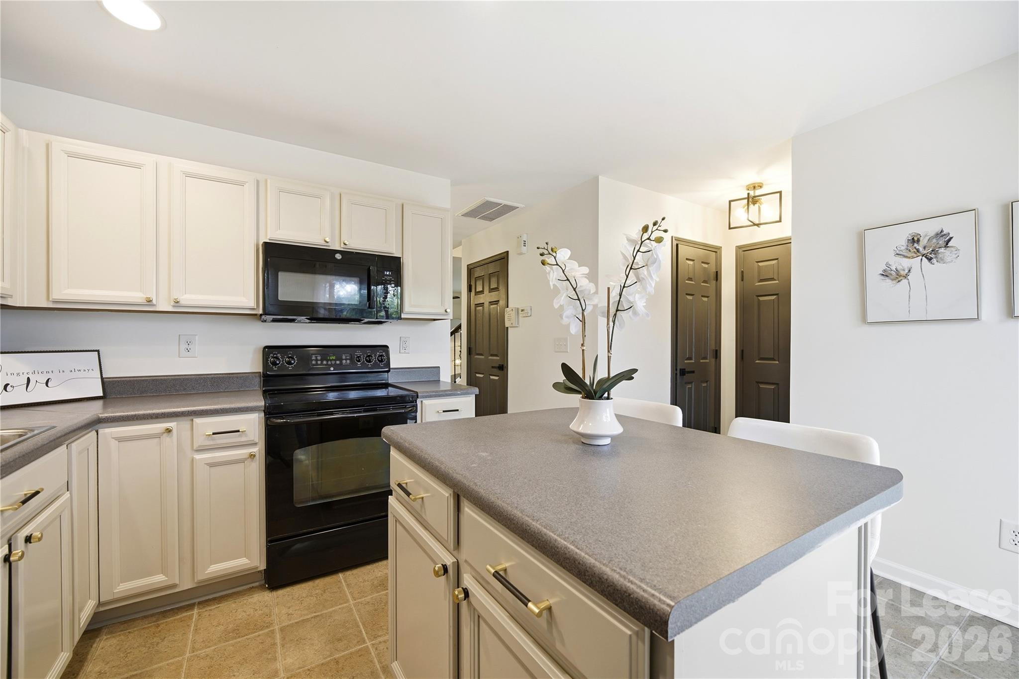 6105 Warrior Avenue Property Photo 10