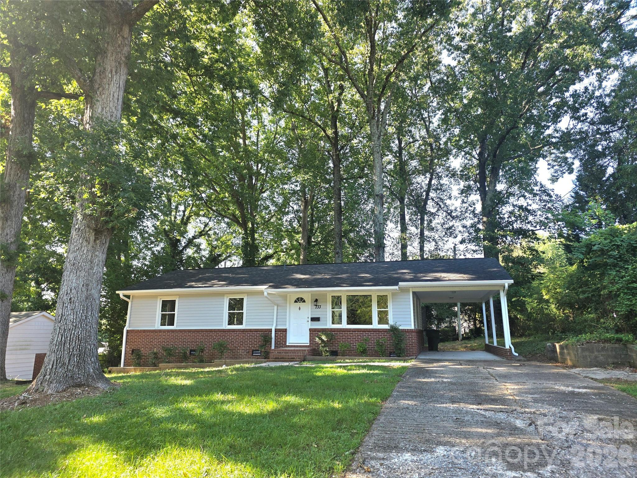 733 Crestwood Avenue Property Photo 2