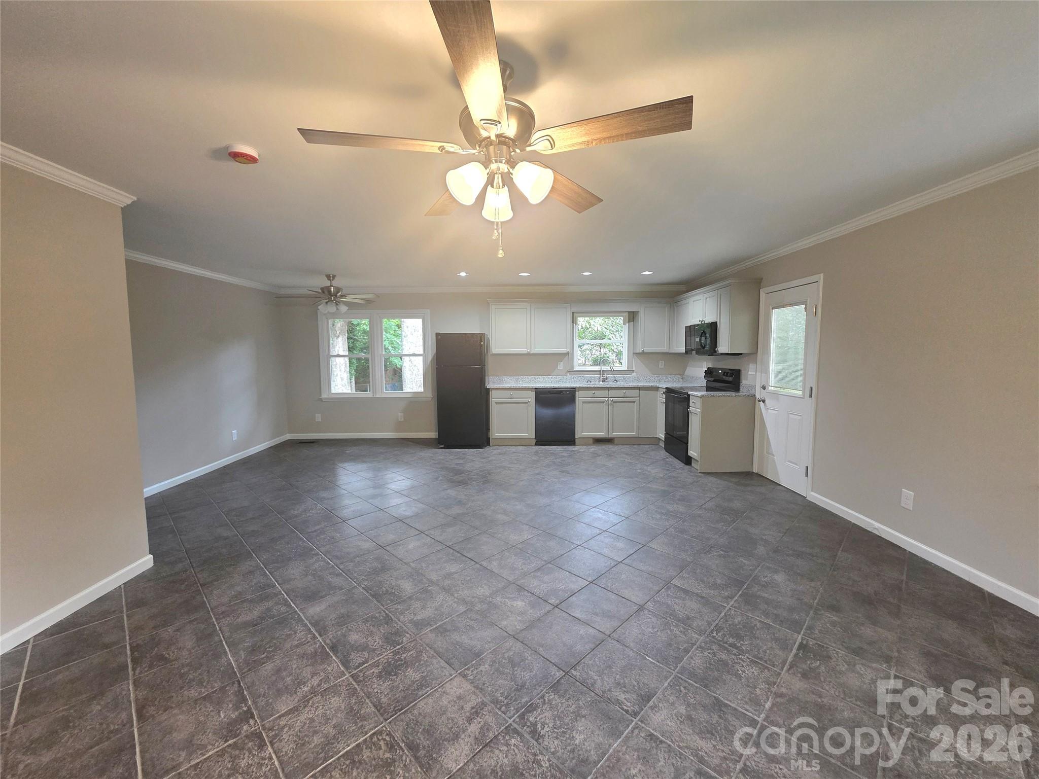 733 Crestwood Avenue Property Photo 3