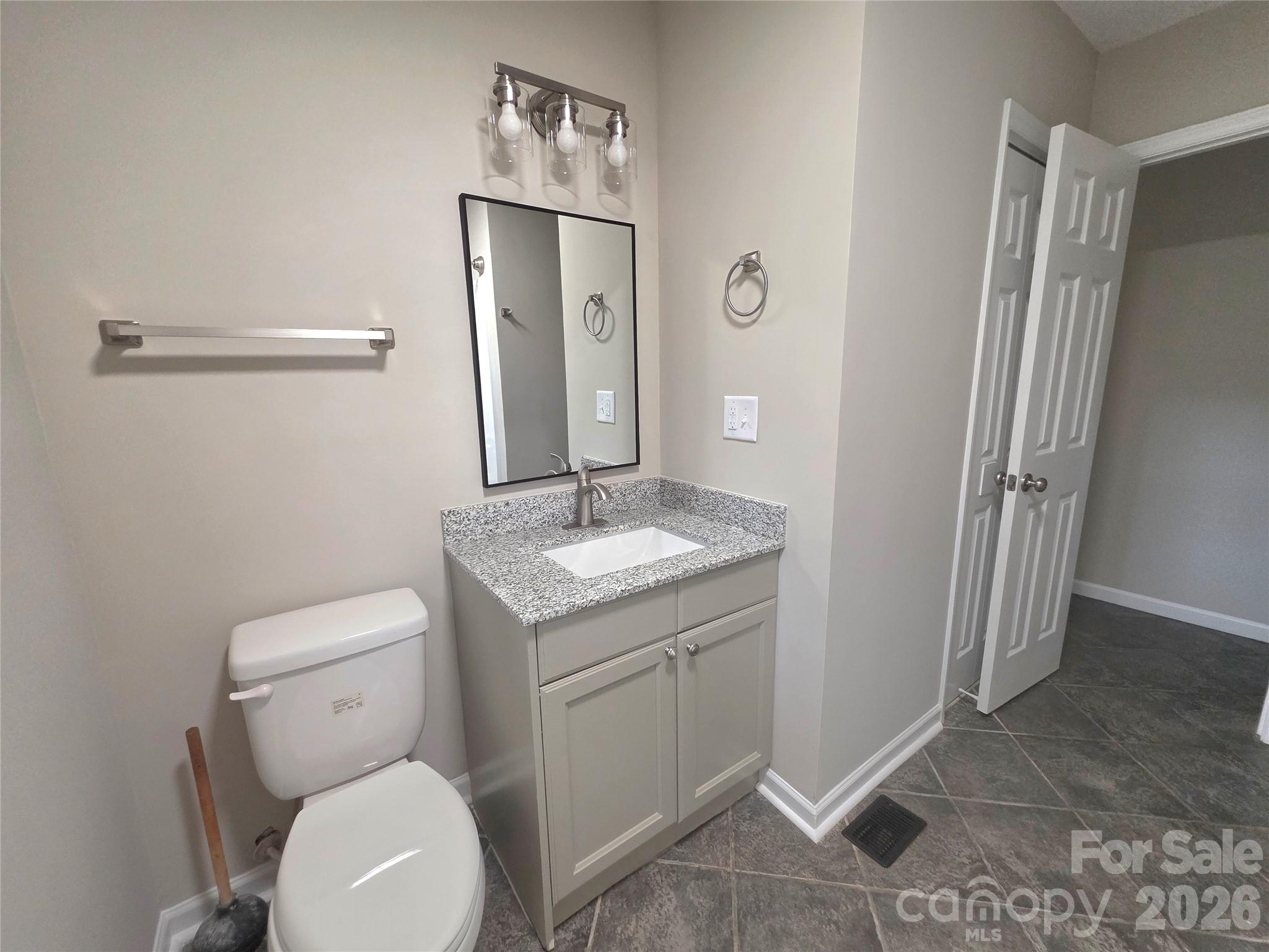 733 Crestwood Avenue Property Photo 18