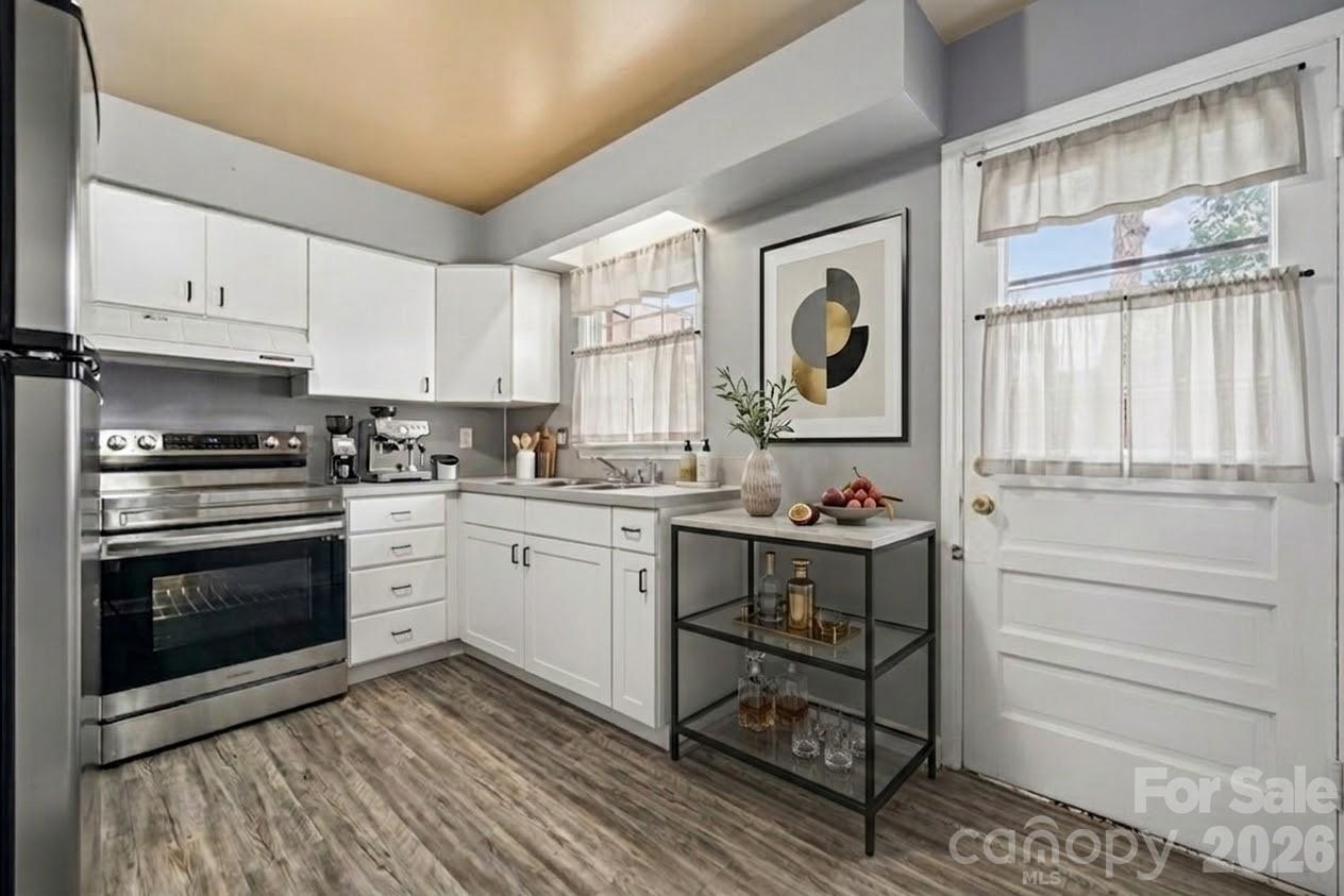 6436 Old Pineville Road E Property Photo 3