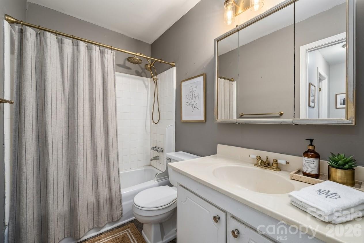 6436 Old Pineville Road E Property Photo 7