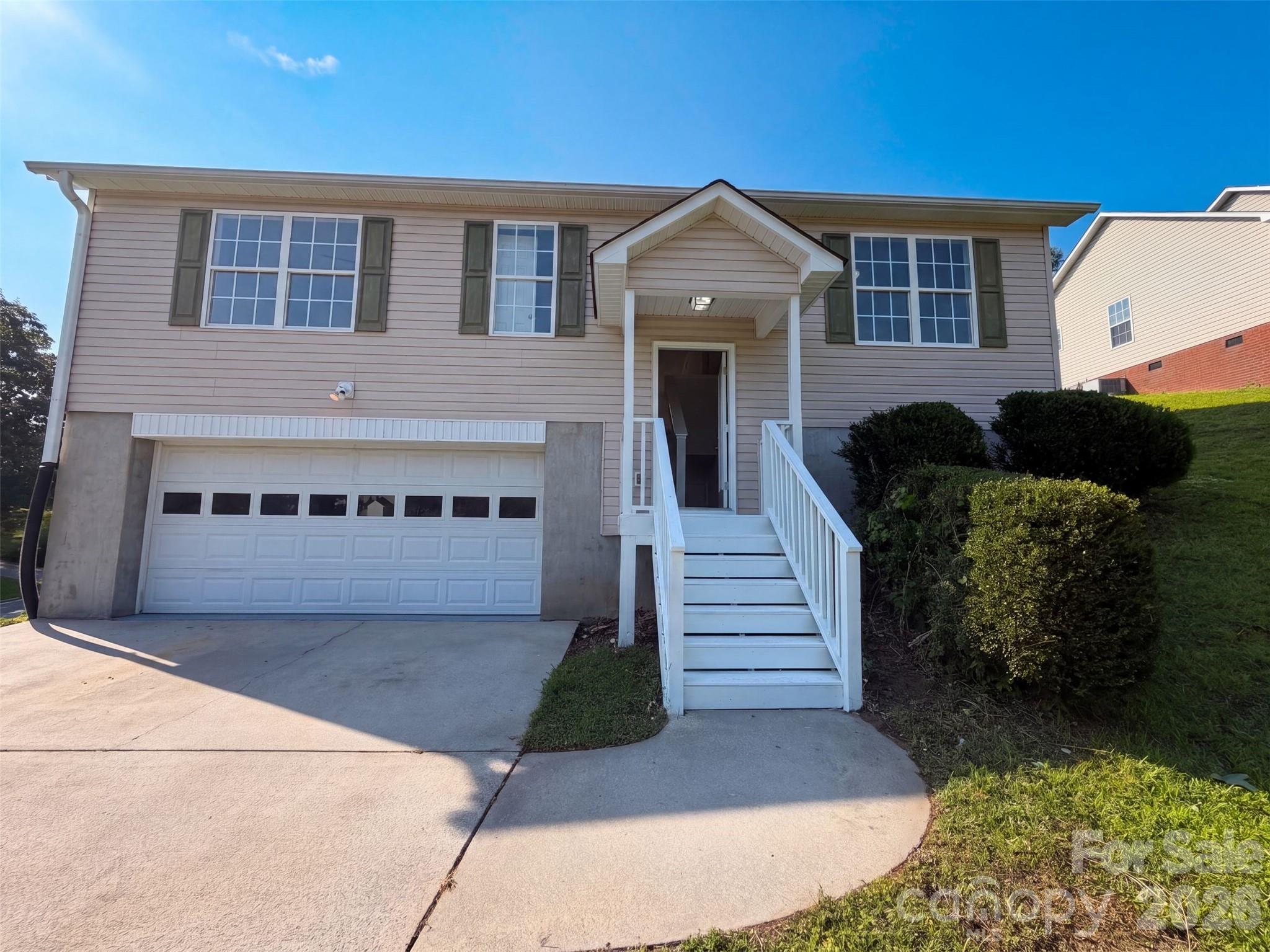 1667 Oakview Way Property Photo 1