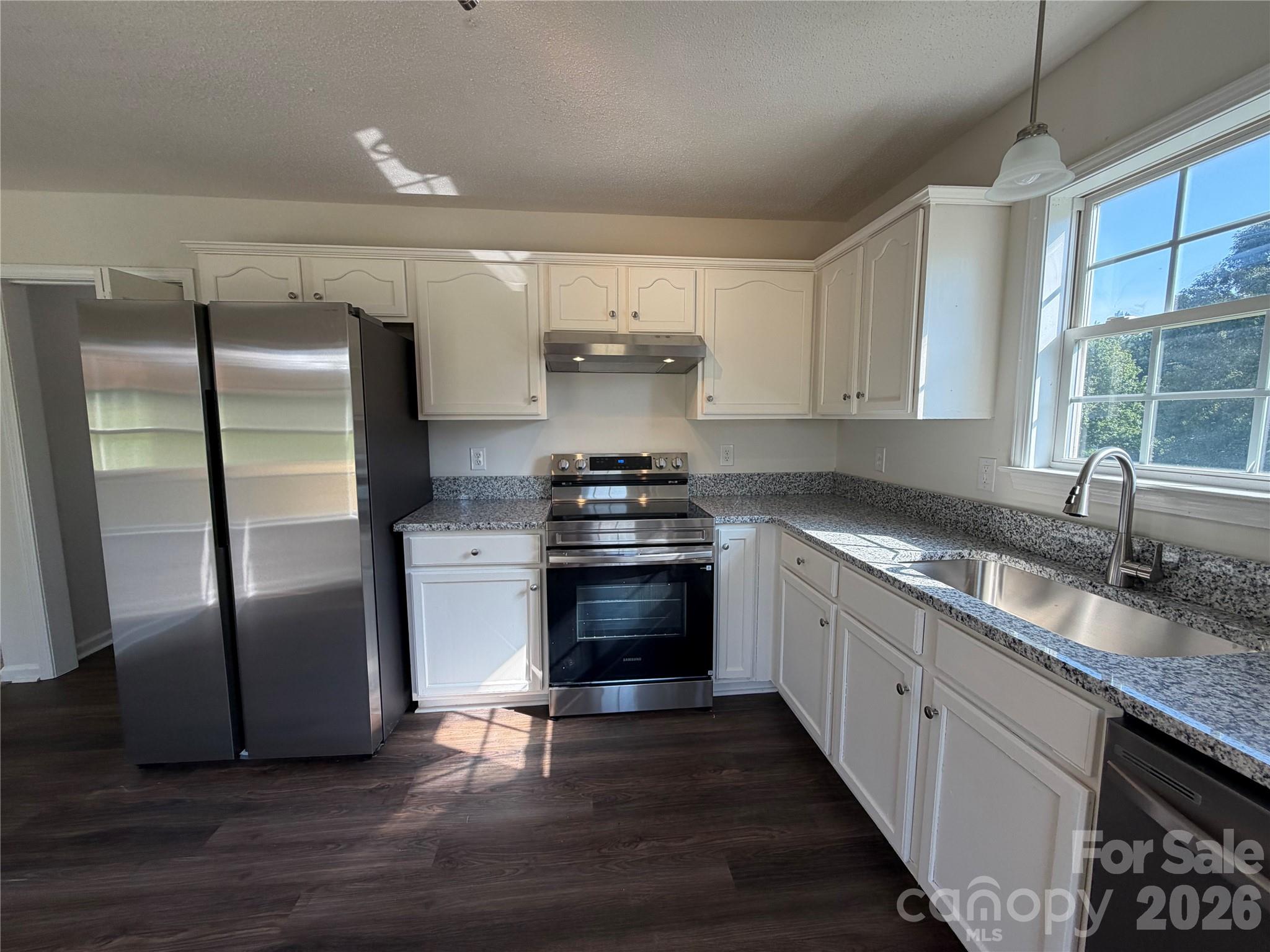 1667 Oakview Way Property Photo 2