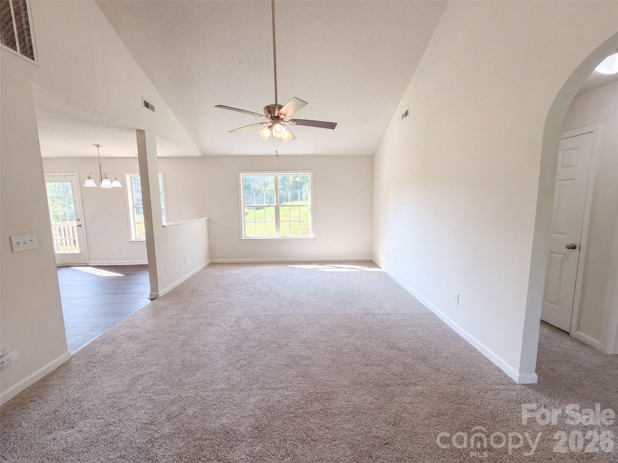 1667 Oakview Way Property Photo 4