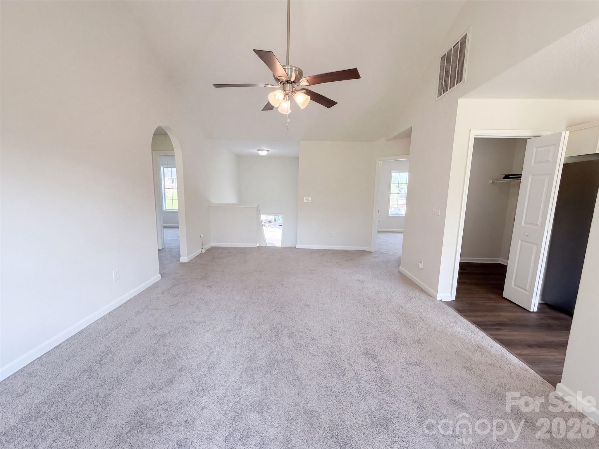 1667 Oakview Way Property Photo 5