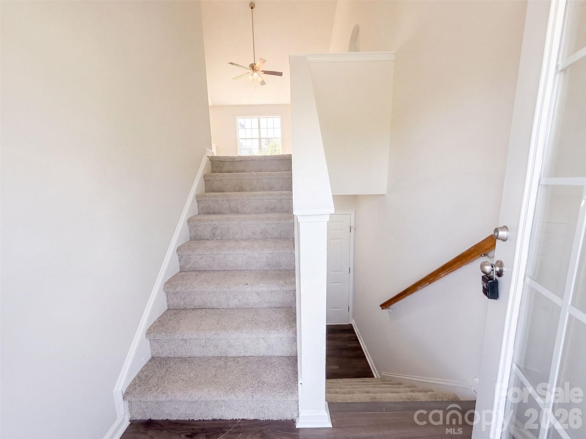 1667 Oakview Way Property Photo 12