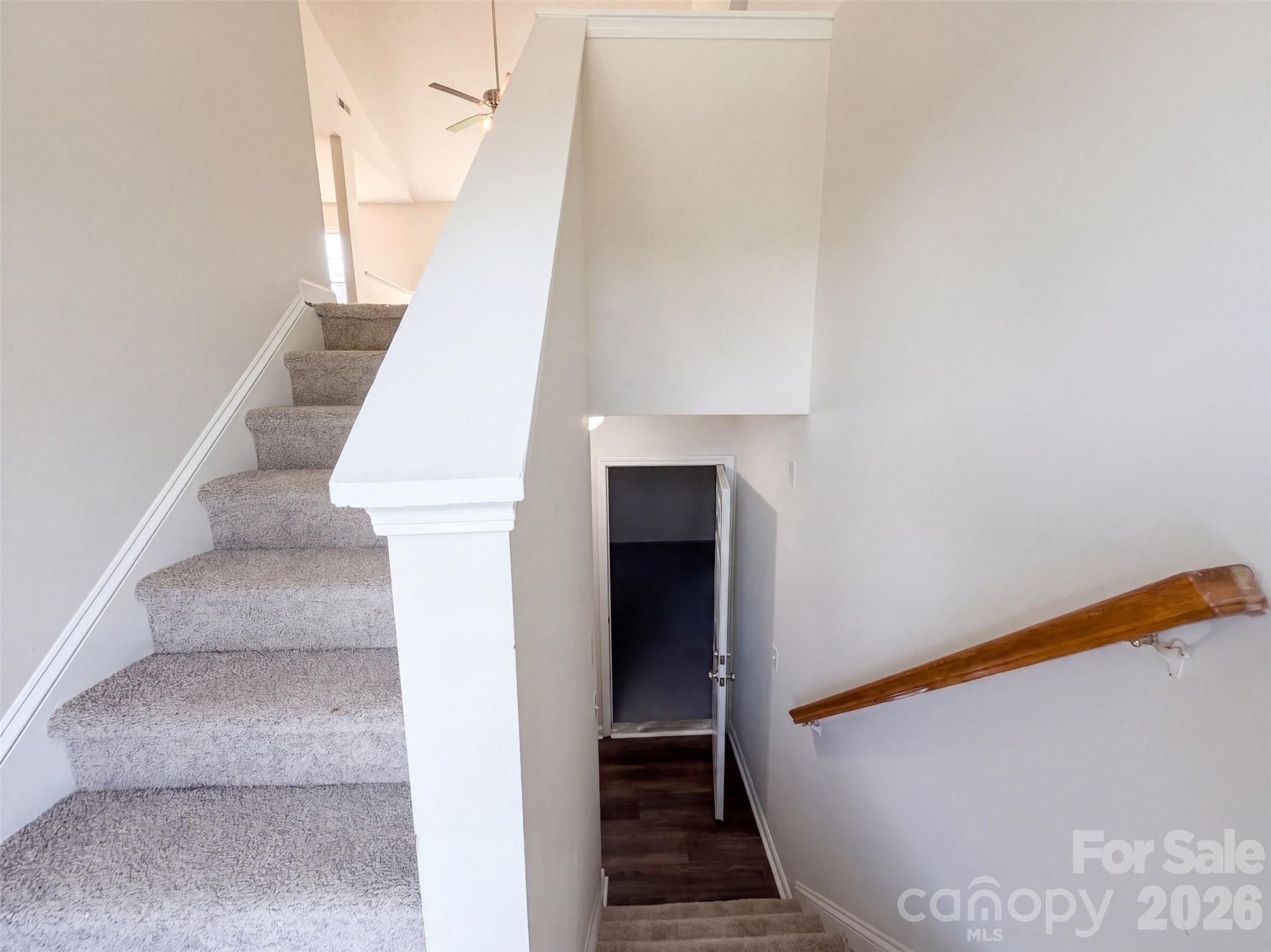 1667 Oakview Way Property Photo 13