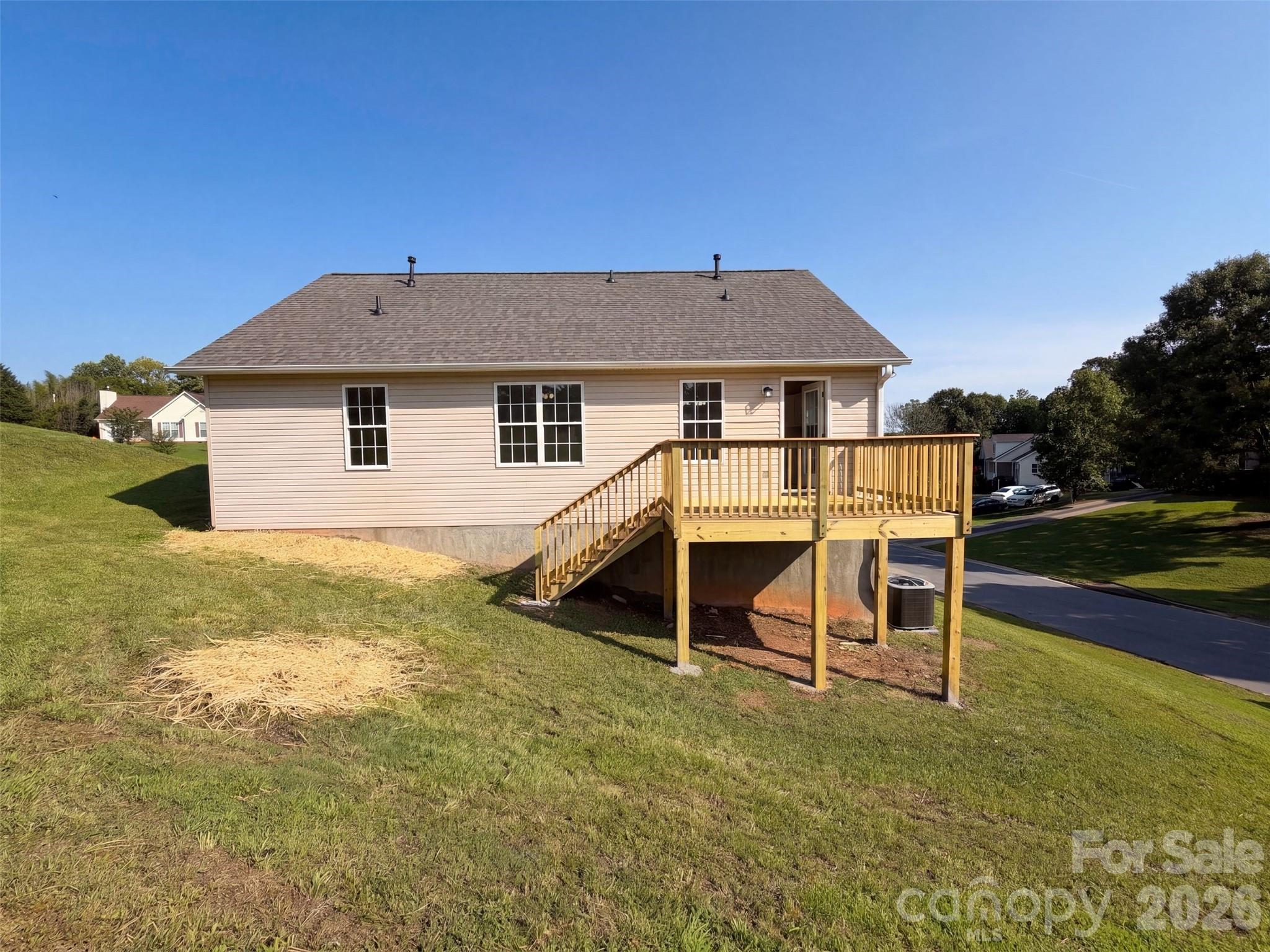 1667 Oakview Way Property Photo 14