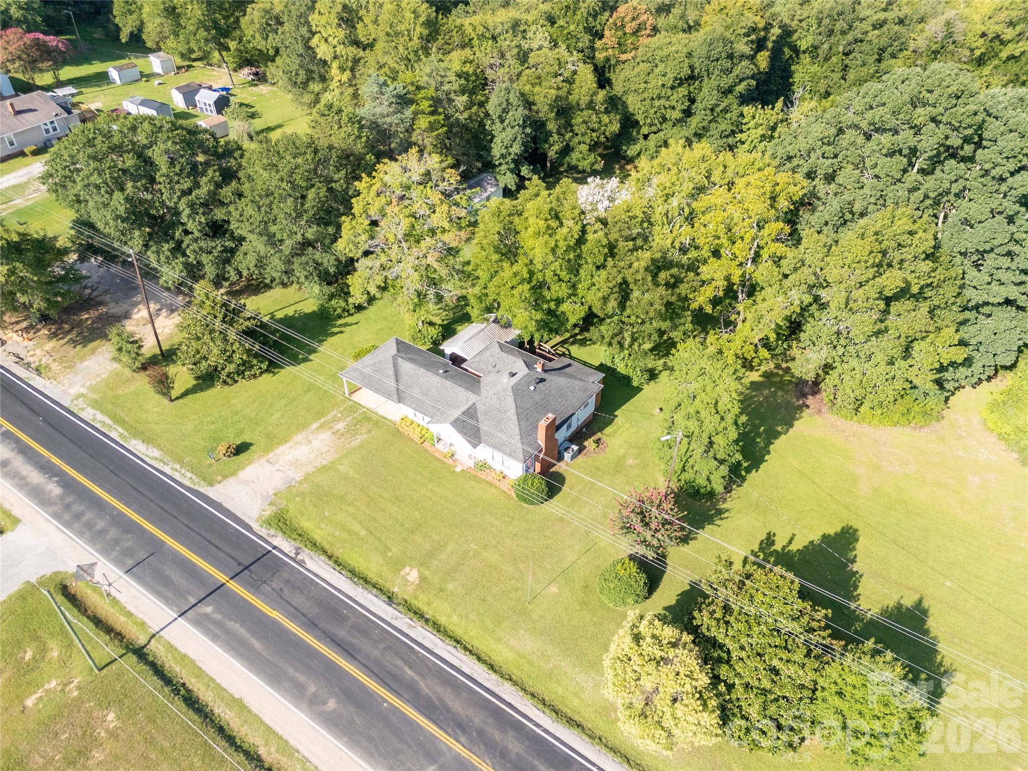 1670 Lynwood Drive Property Photo 3