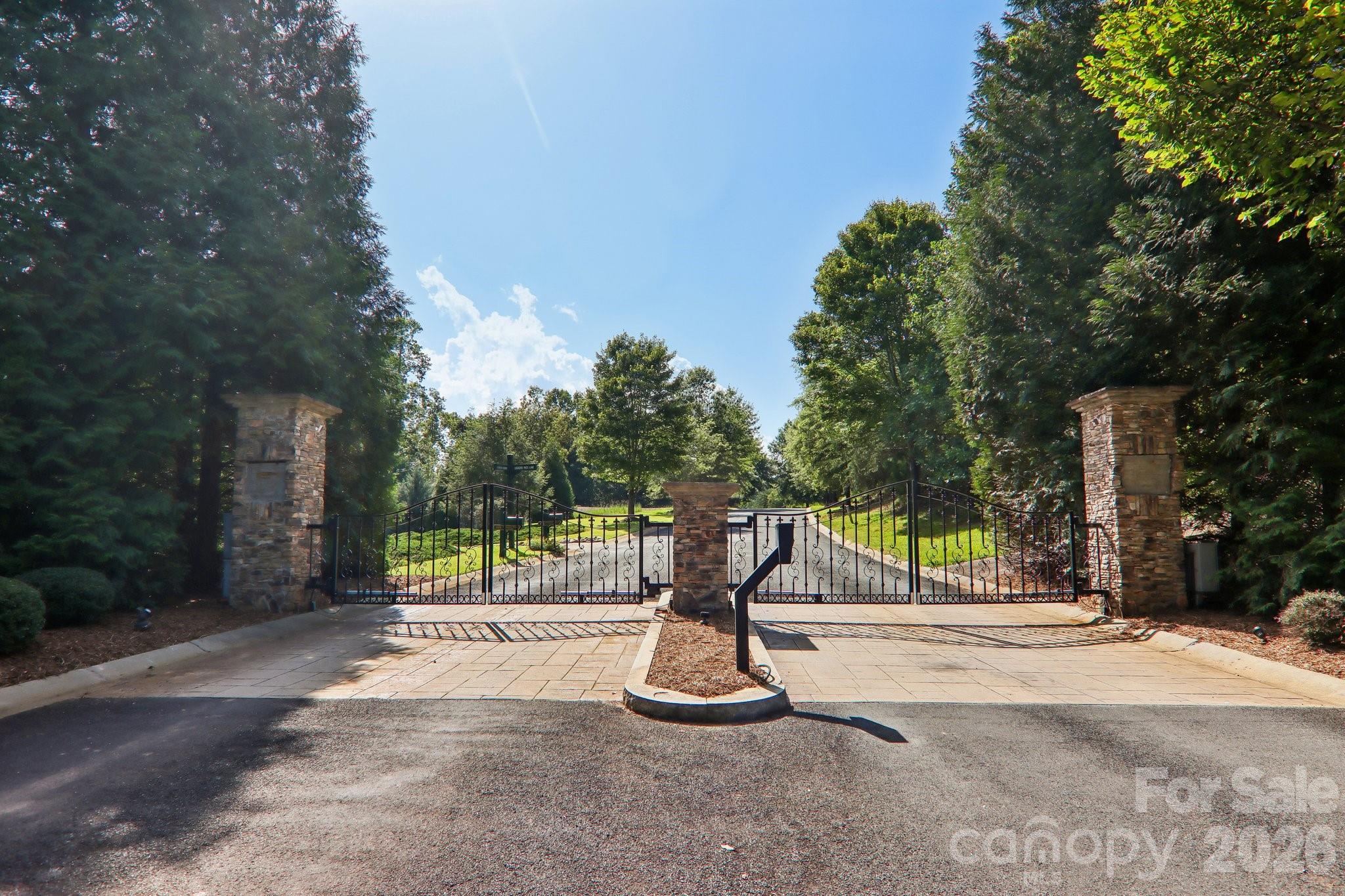 35 Mountain Parkway Property Photo 2
