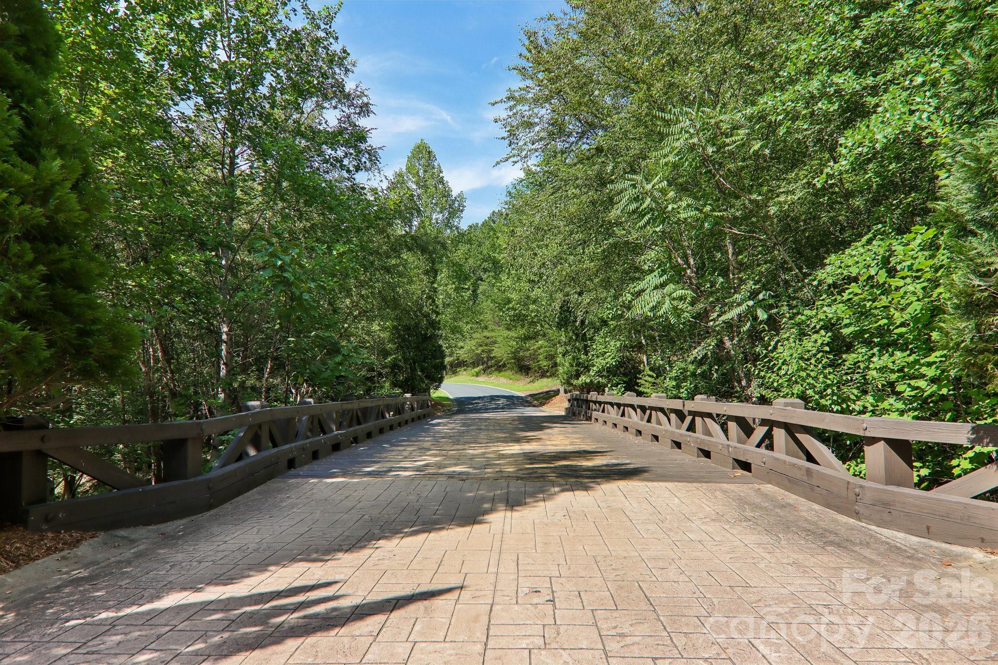 35 Mountain Parkway Property Photo 3
