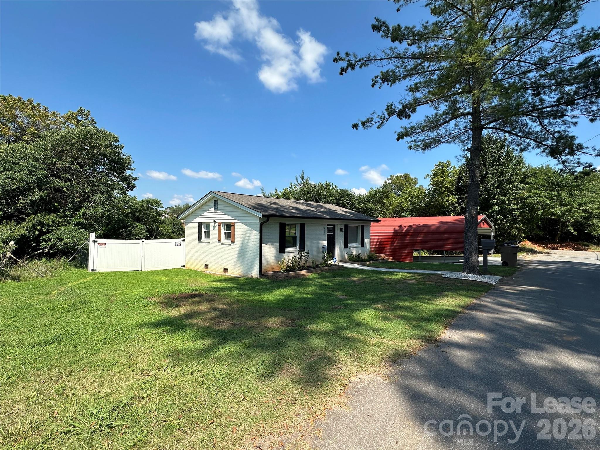 811 Kennedy Street Property Photo 2