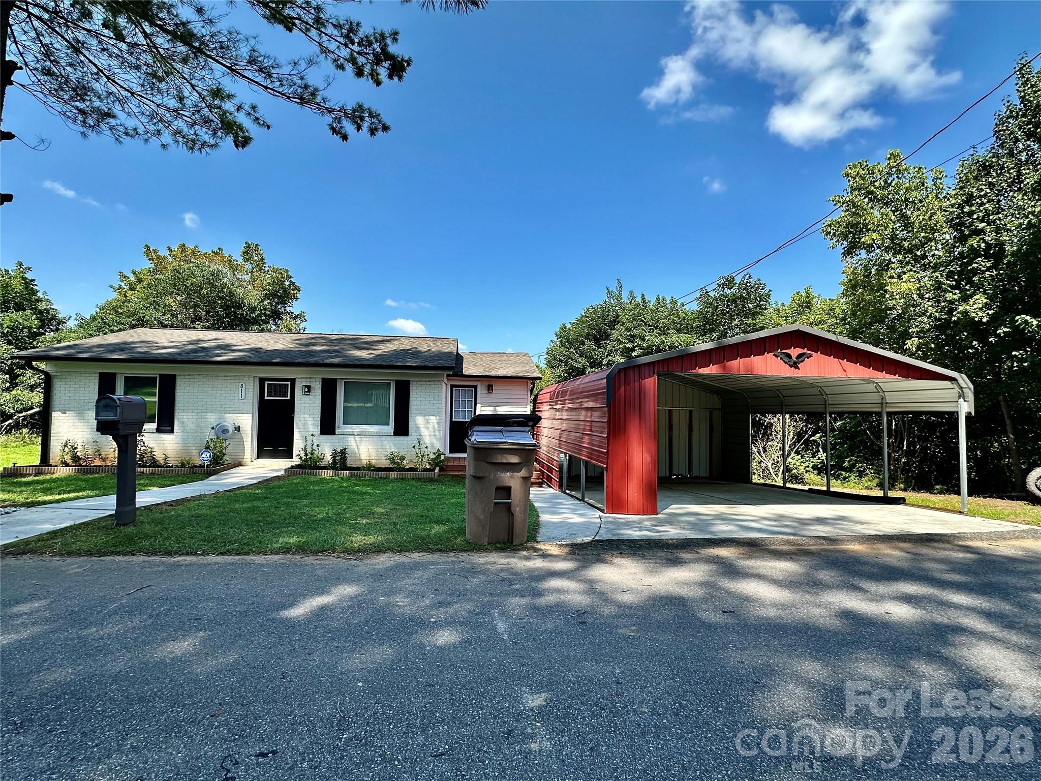 811 Kennedy Street Property Photo 3