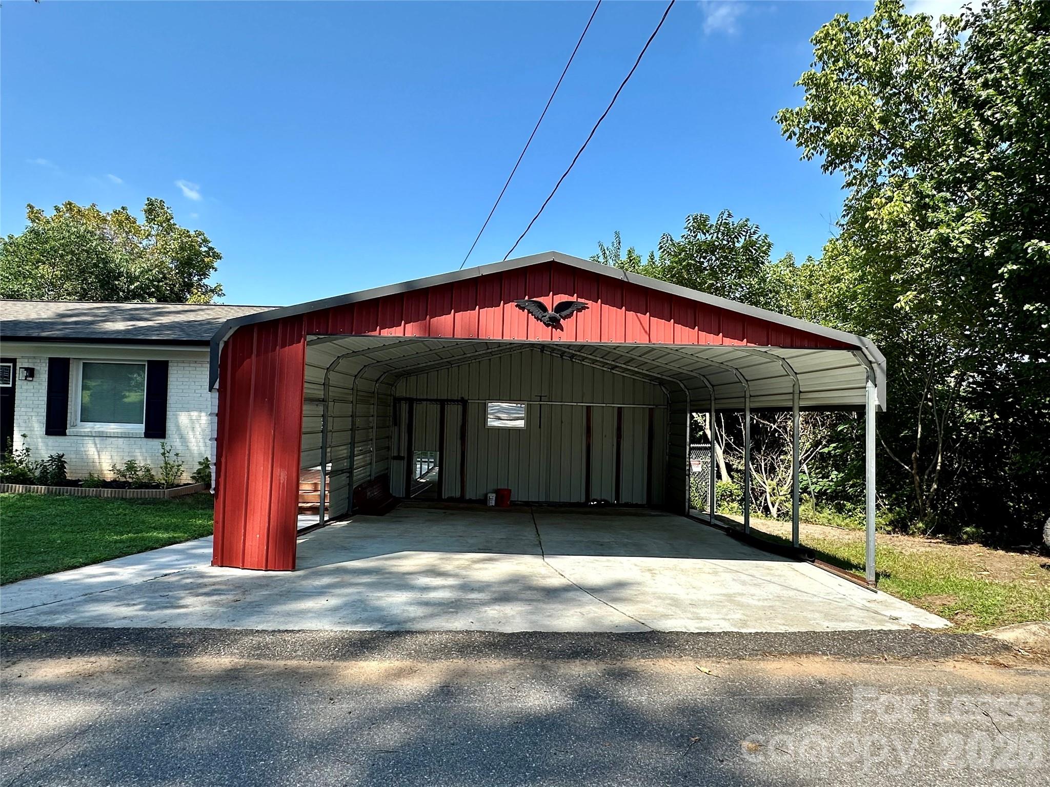811 Kennedy Street Property Photo 4
