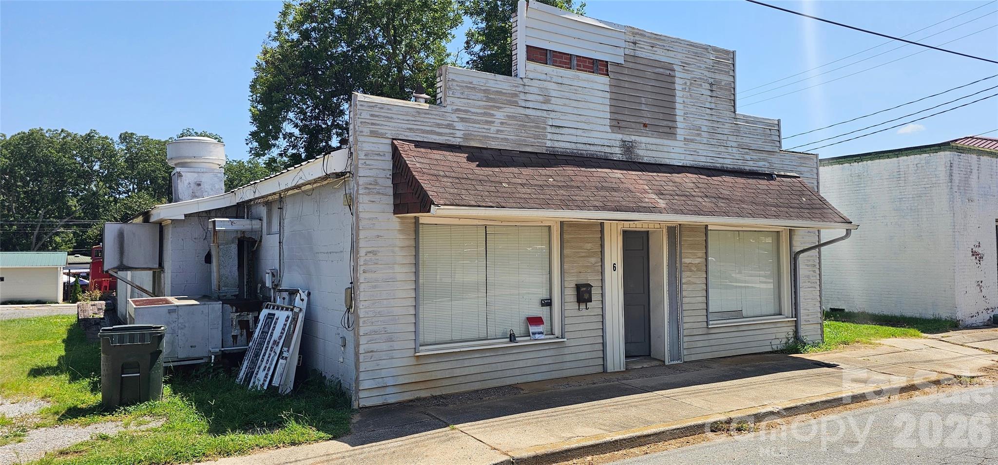 6 Roosevelt Street Property Photo 5