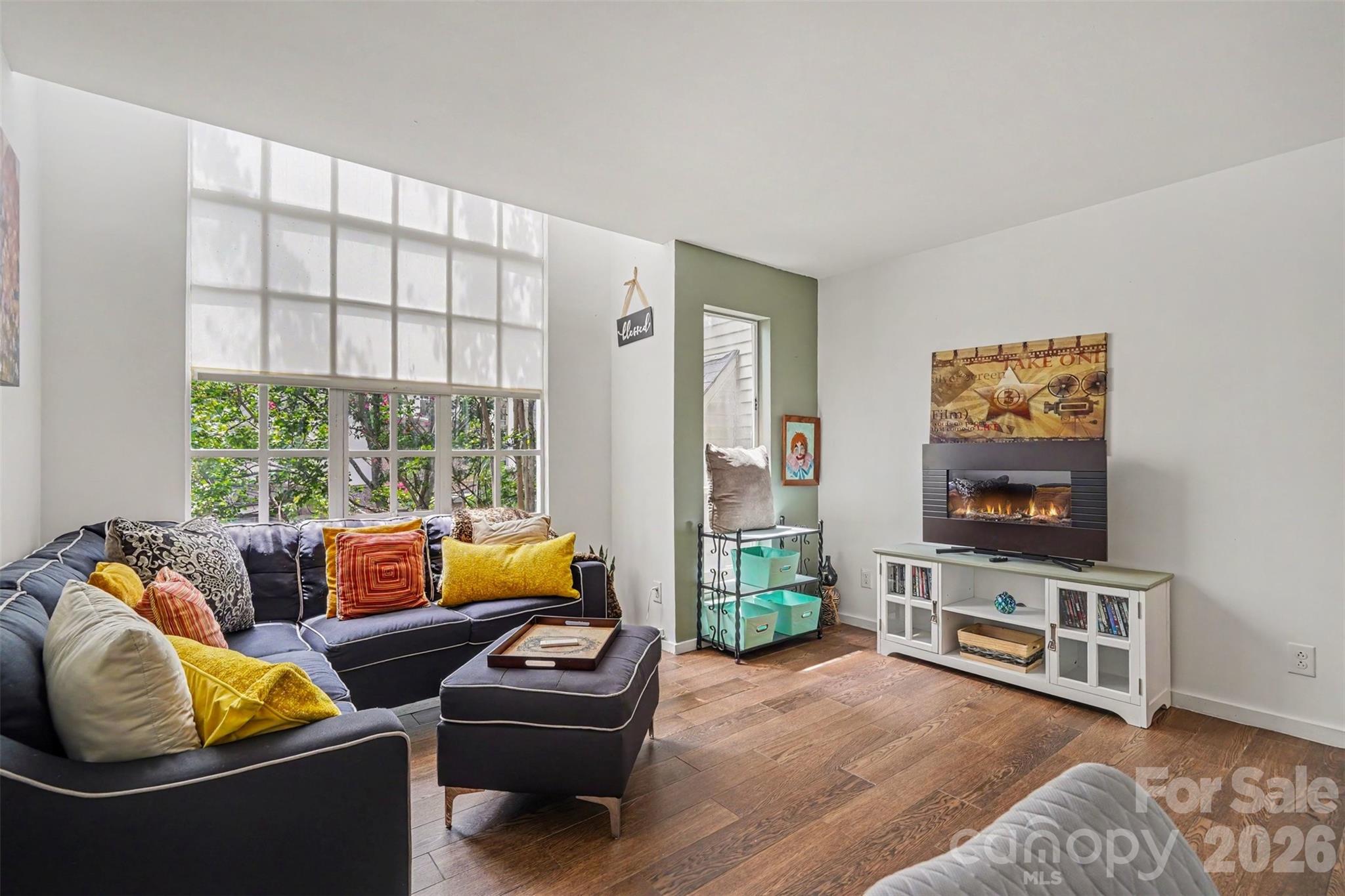415 W 7th Street Unit F Property Photo 1