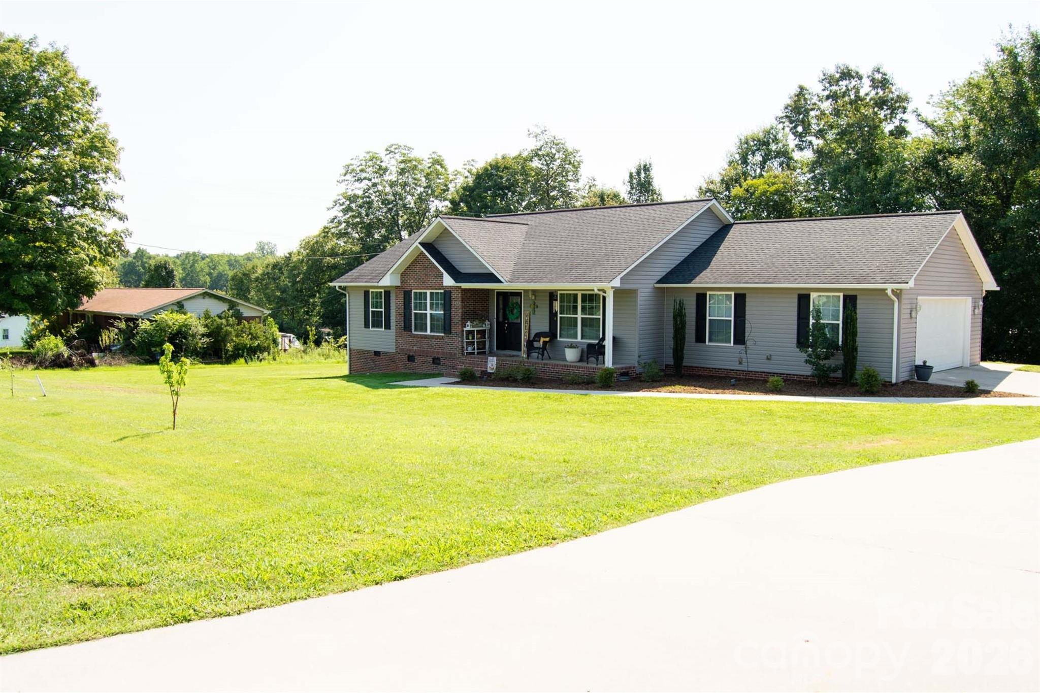 2422 23rd Street Drive Property Photo 3