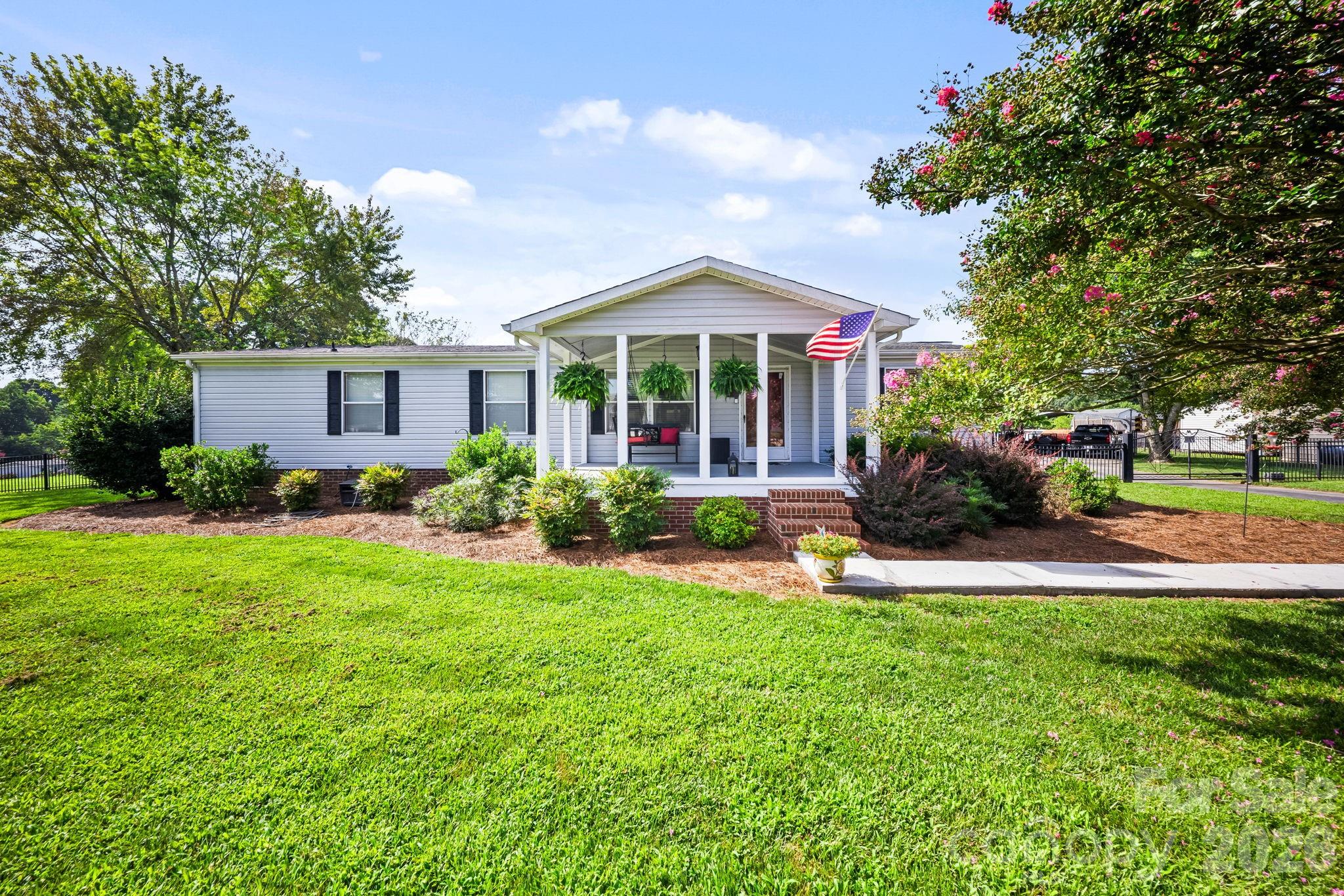 135 Willow Leaf Court Property Photo 1