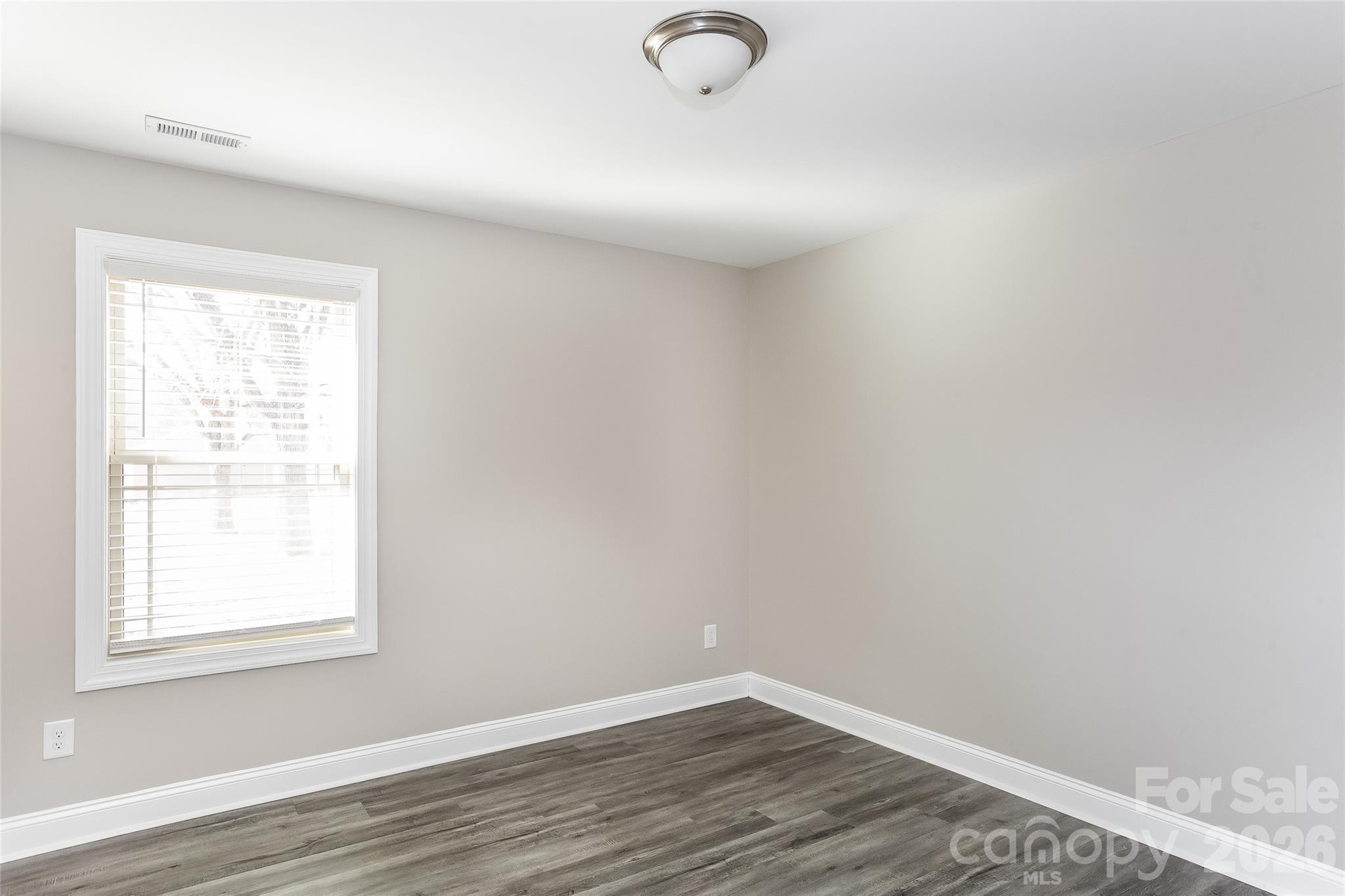 313 E 24th Street Property Photo 9