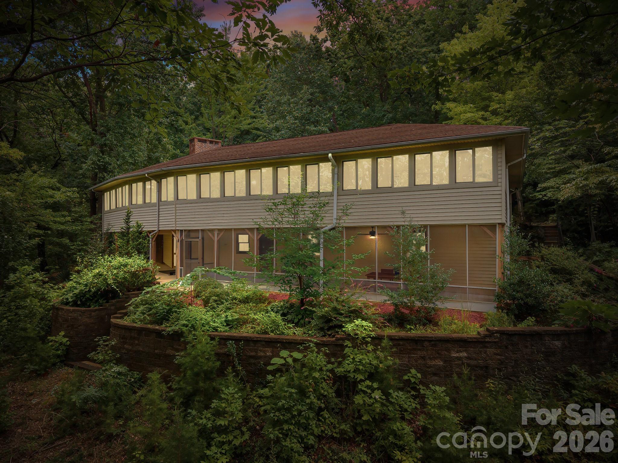 12 E Park Drive Property Photo 1