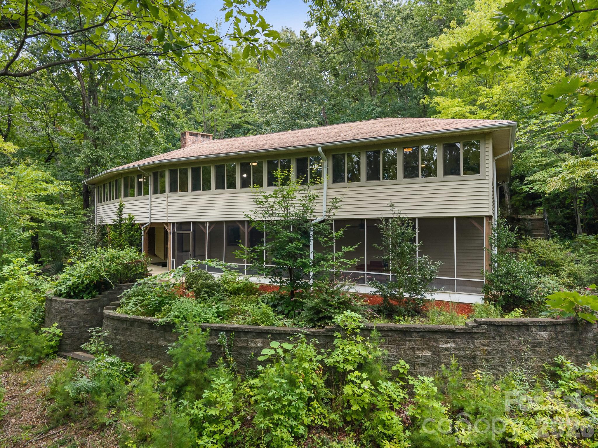 12 E Park Drive Property Photo 1