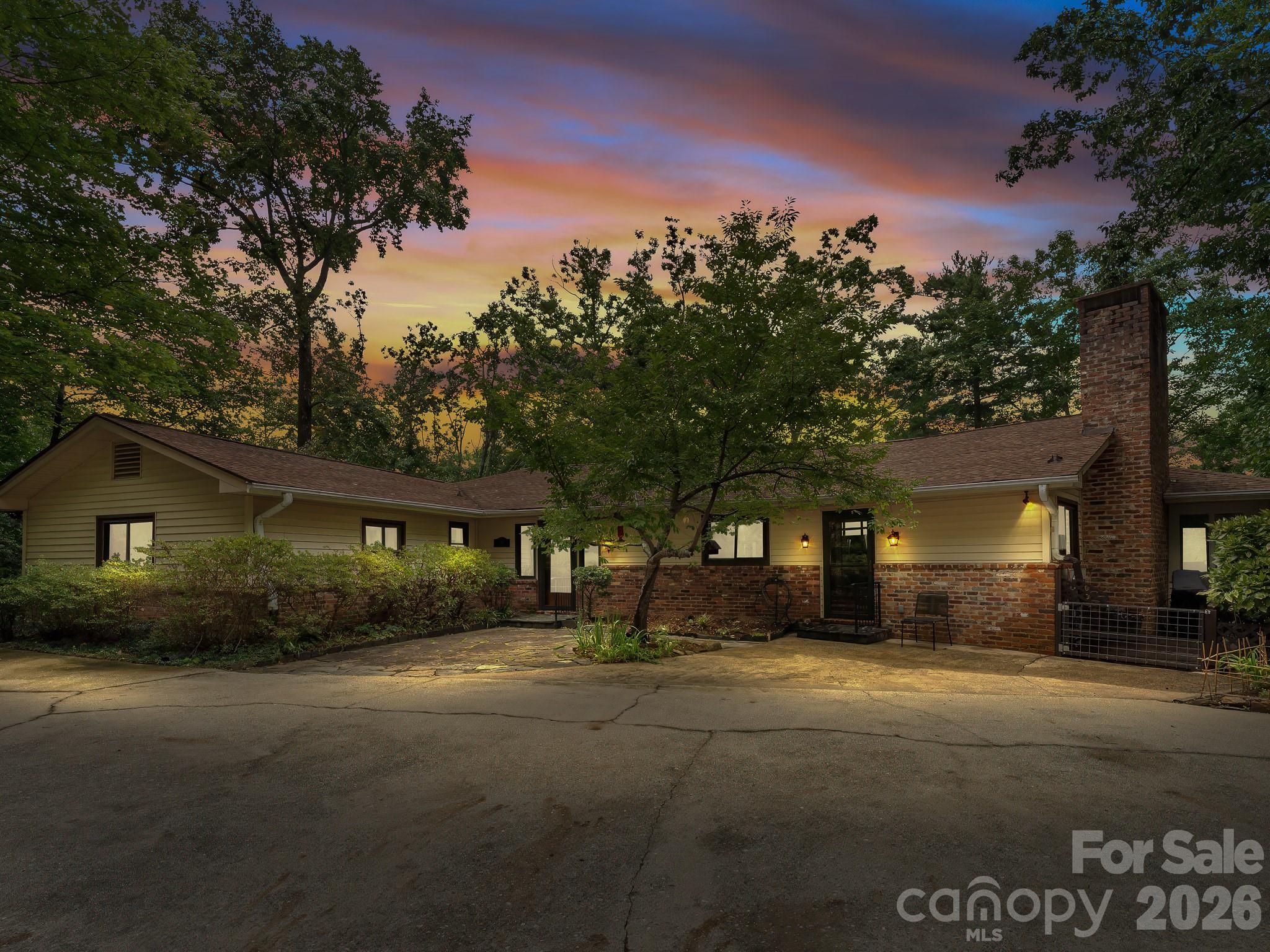 12 E Park Drive Property Photo 2