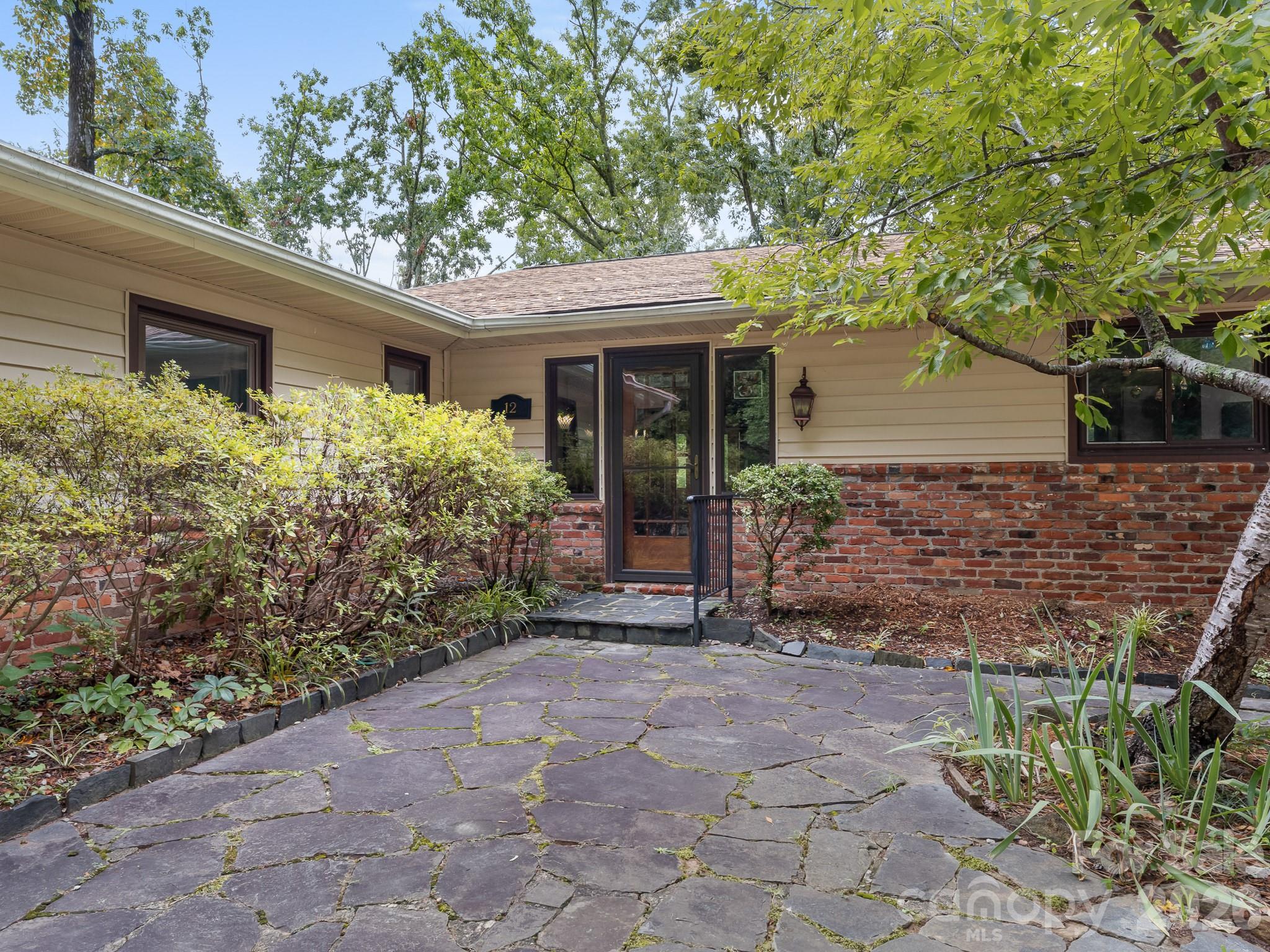 12 E Park Drive Property Photo 3