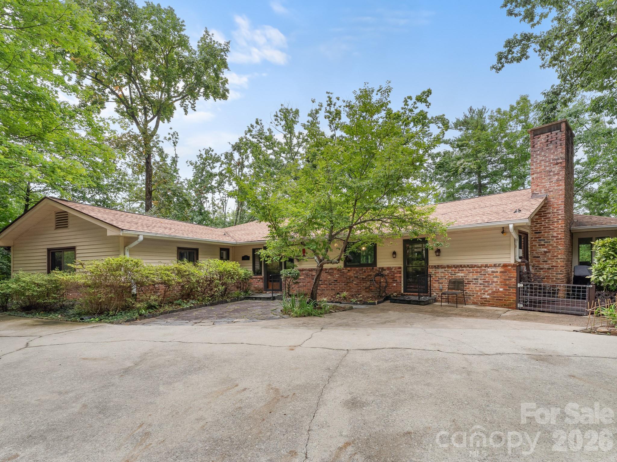 12 E Park Drive Property Photo 3