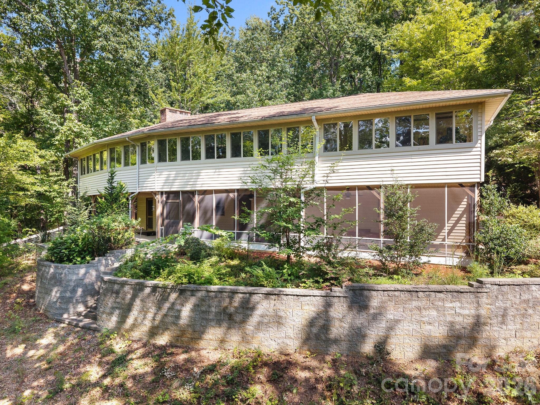 12 E Park Drive Property Photo 3