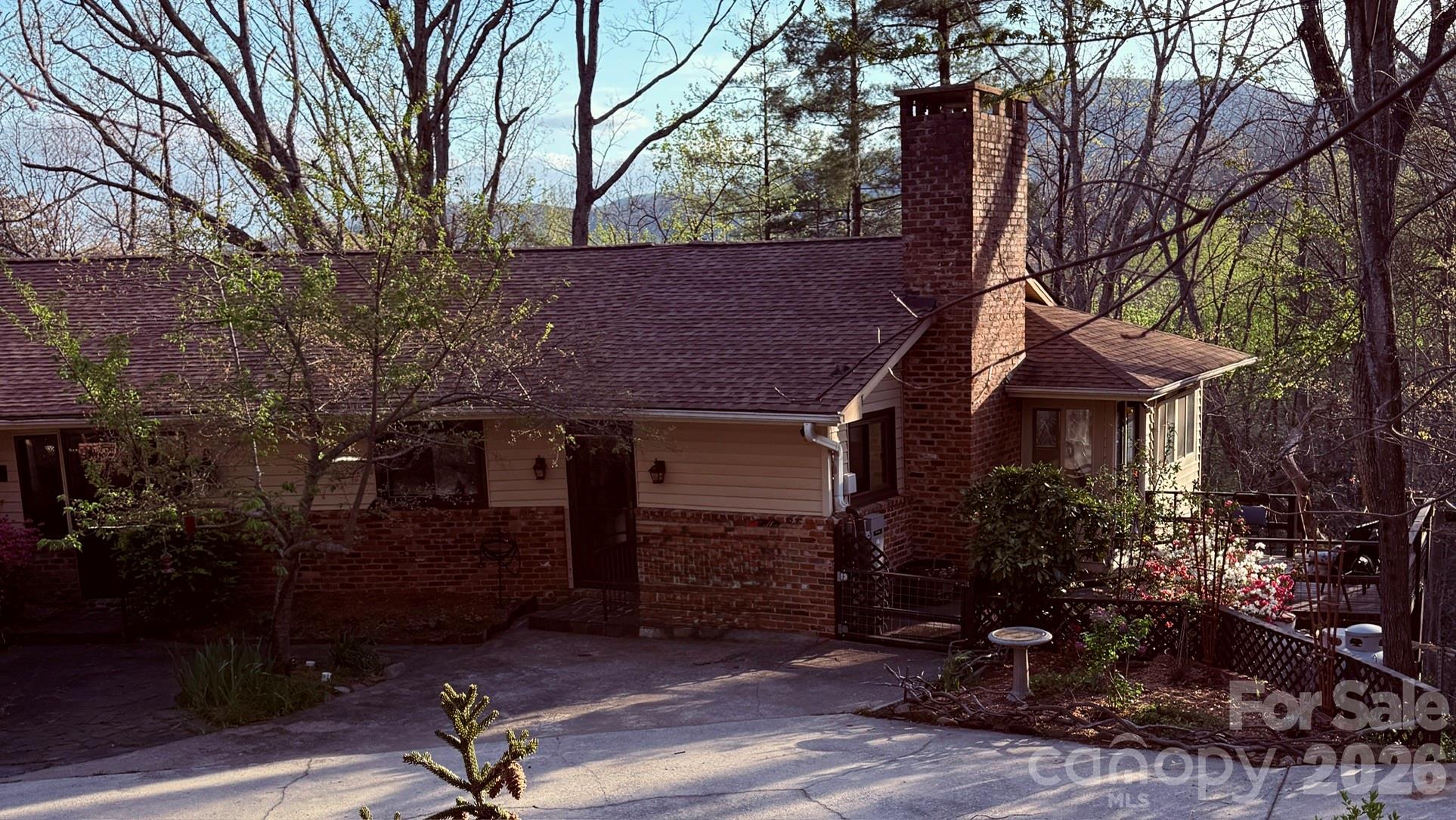 12 E Park Drive Property Photo 4
