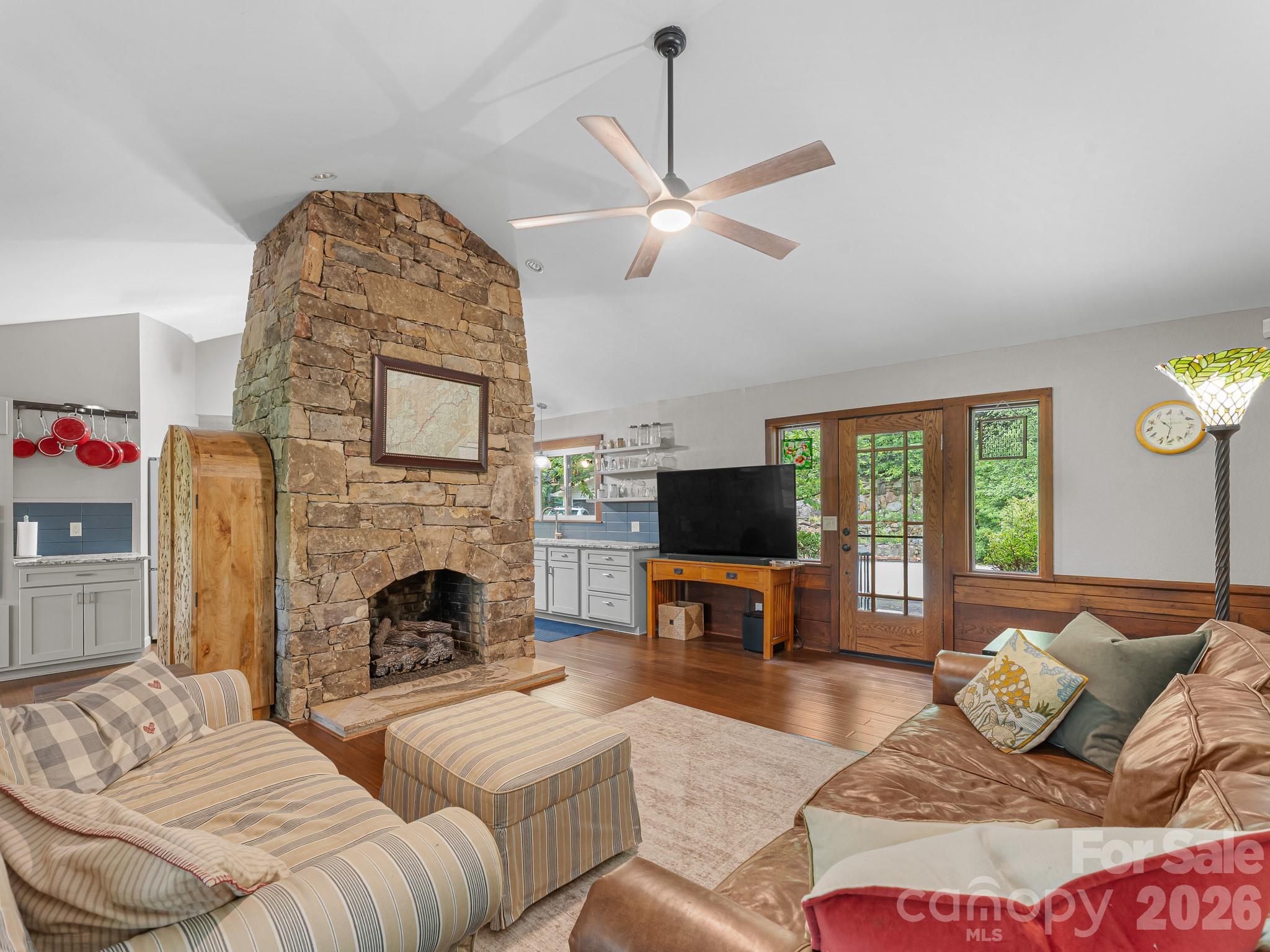 12 E Park Drive Property Photo 8