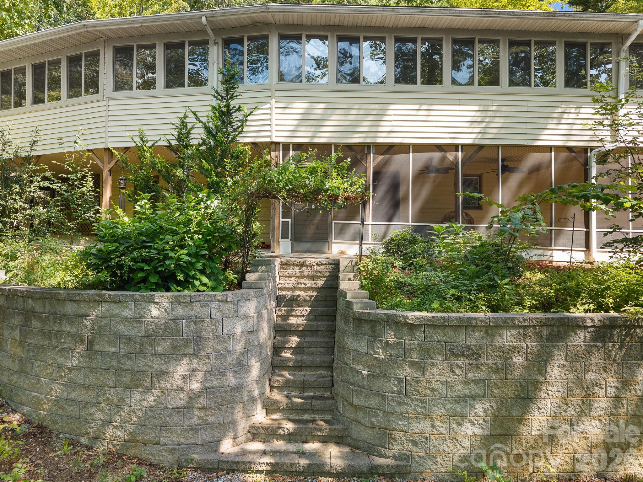 12 E Park Drive Property Photo 28