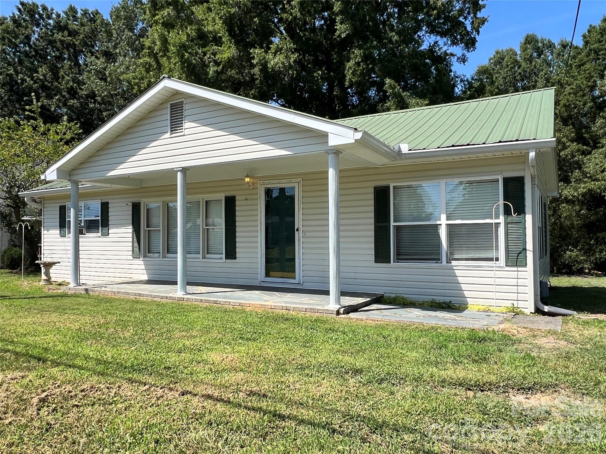 443 Smith Street Property Photo 1