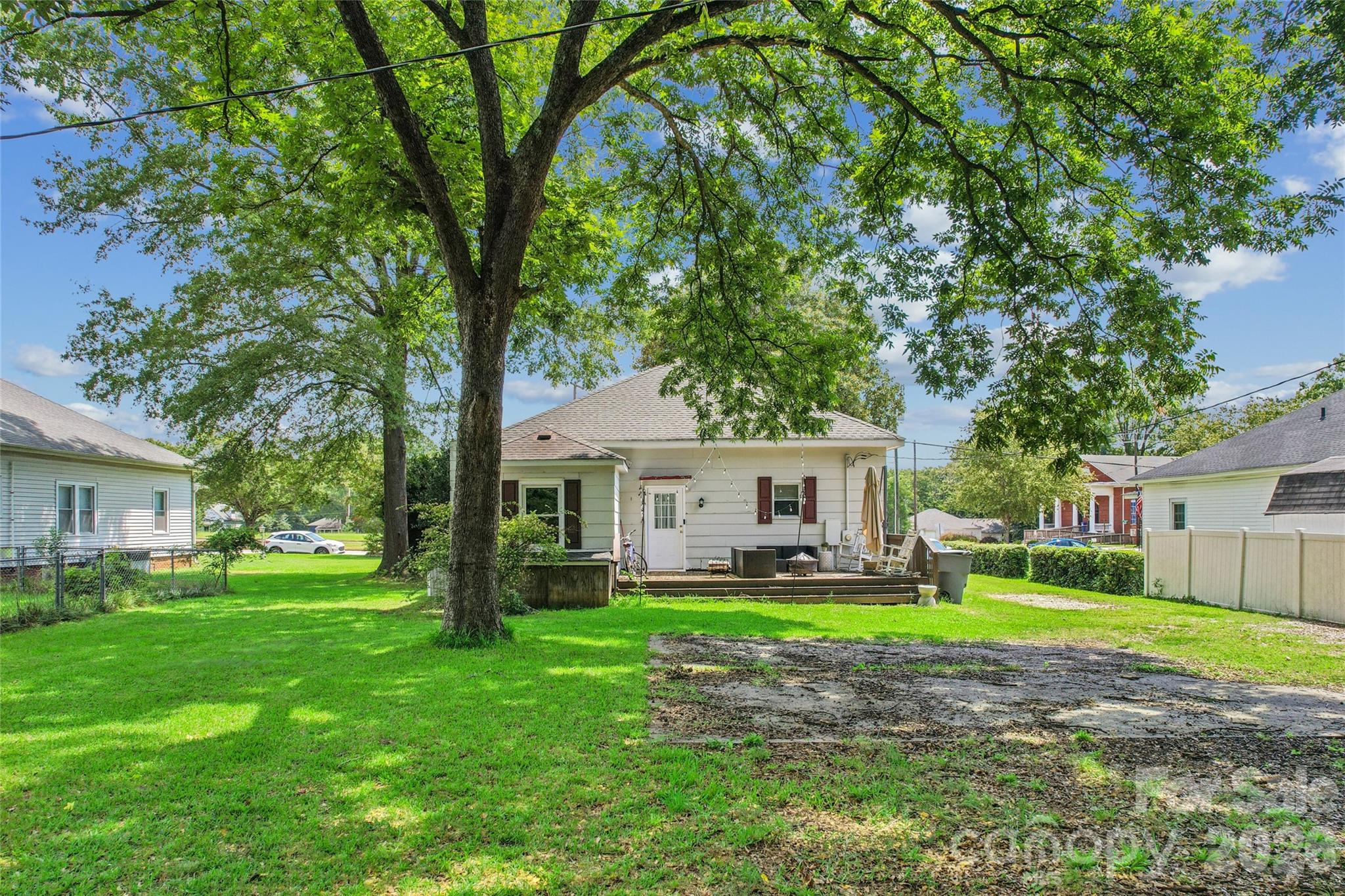 706 S Main Street Property Photo 3
