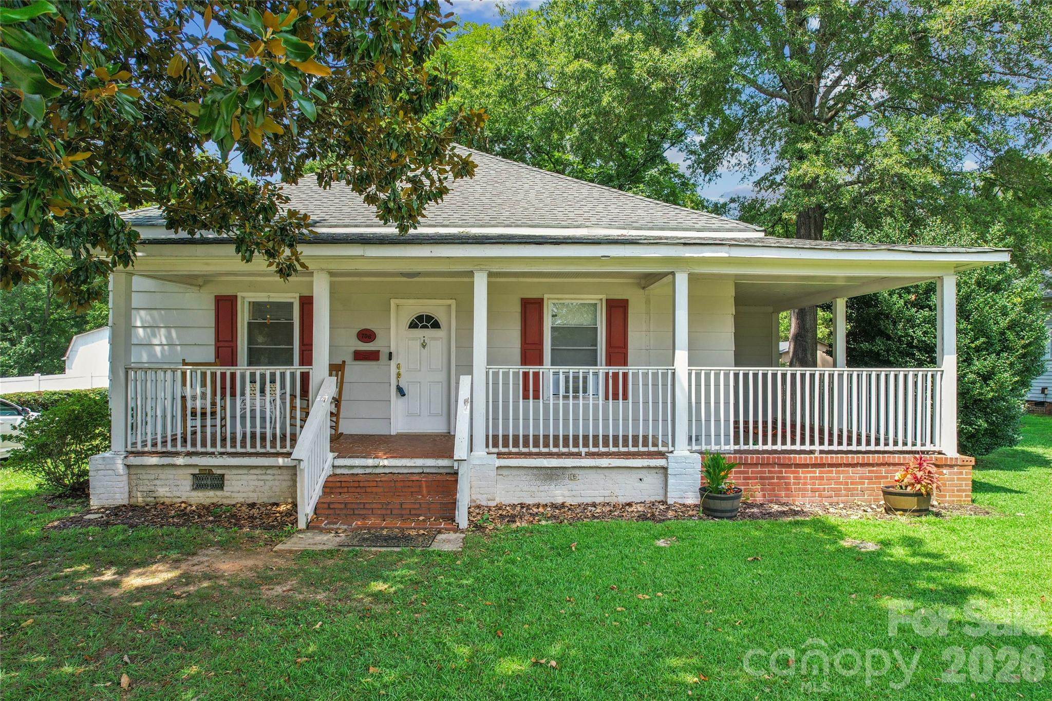 706 S Main Street Property Photo 9