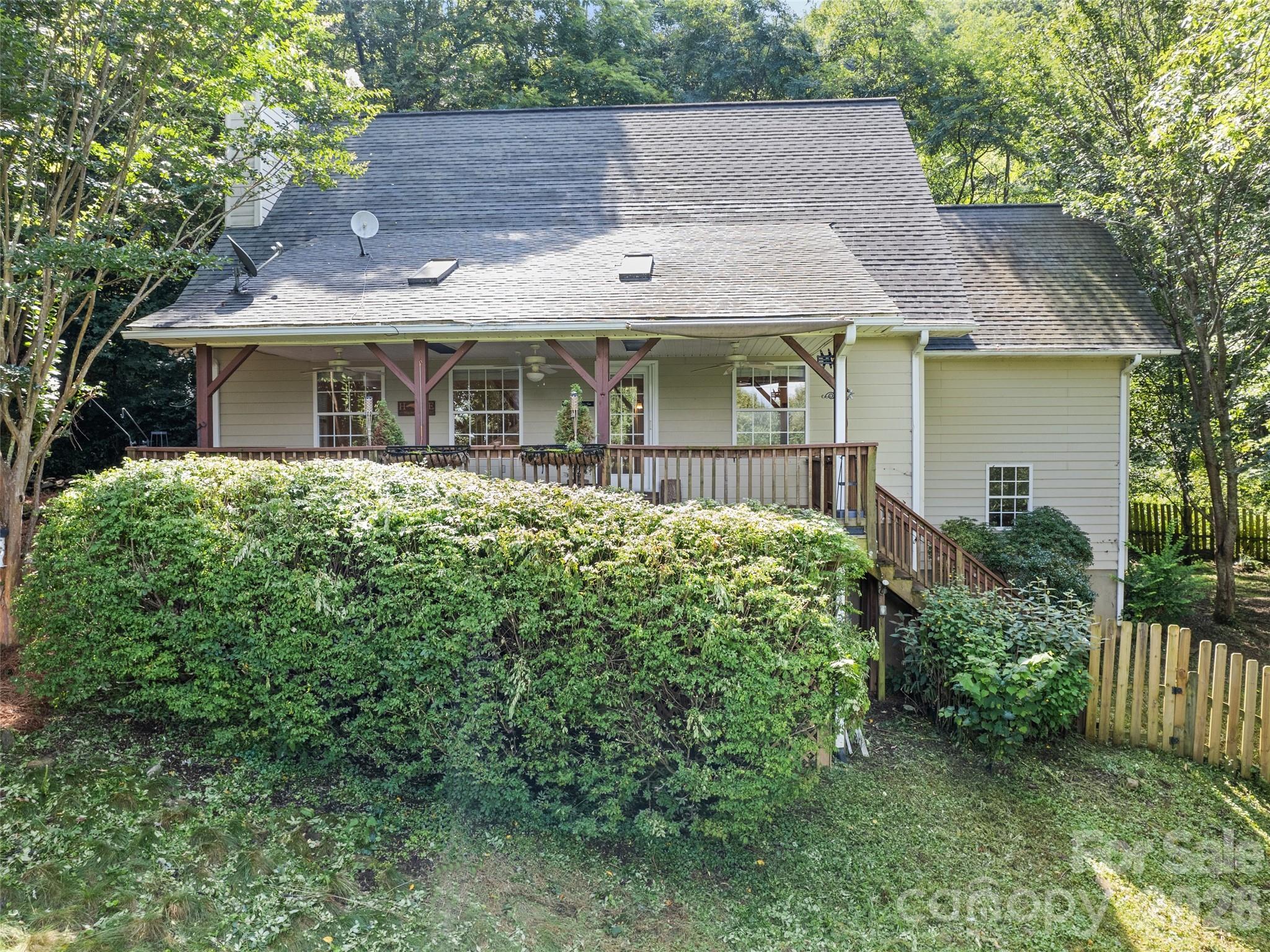 154 Presidential Drive Property Photo 3