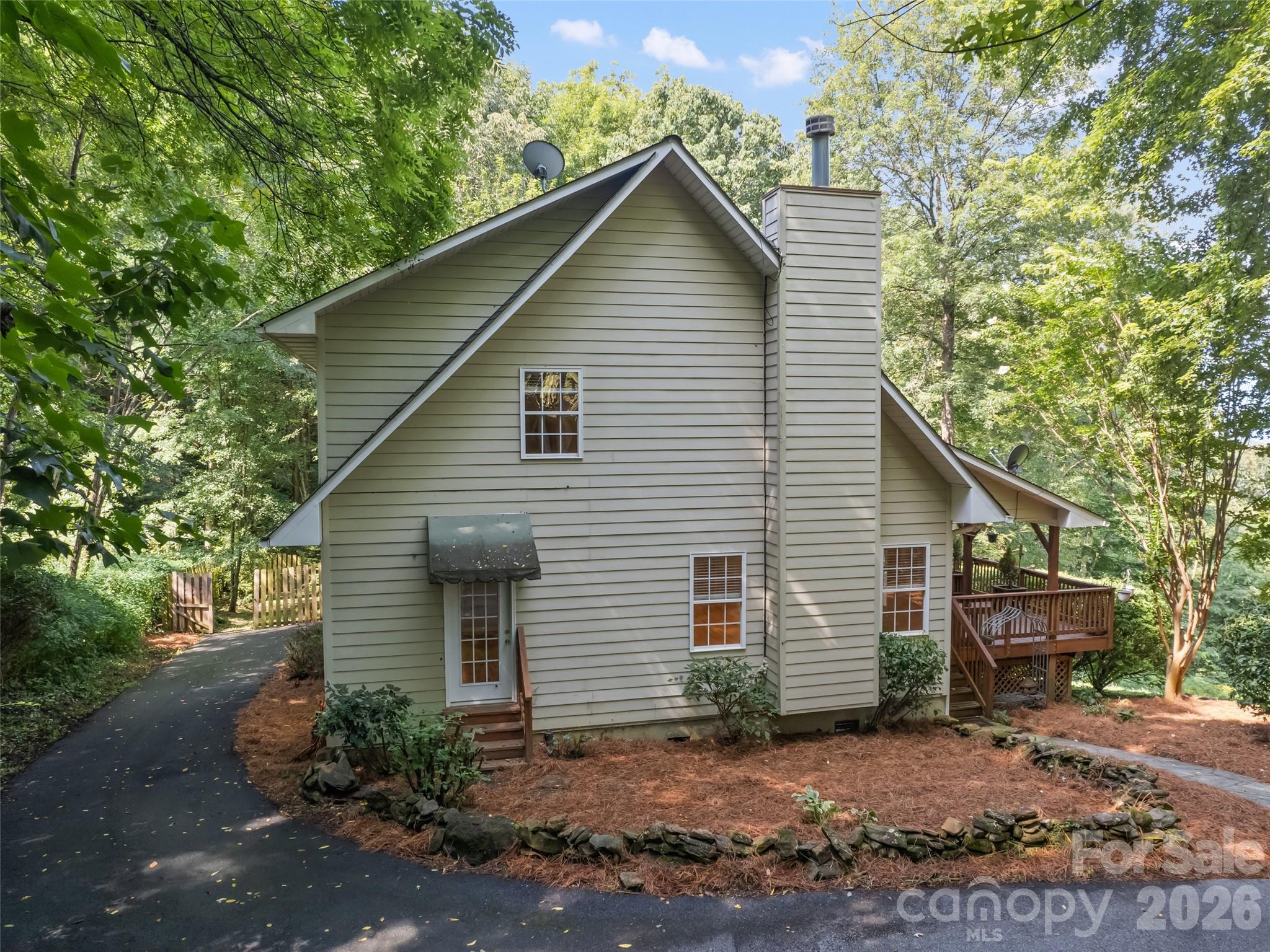 154 Presidential Drive Property Photo 4