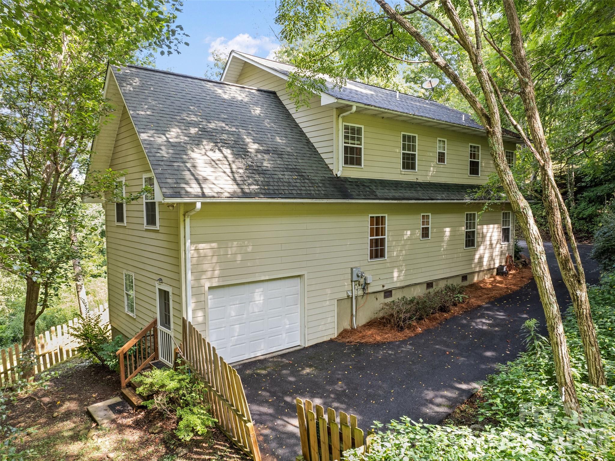154 Presidential Drive Property Photo 6
