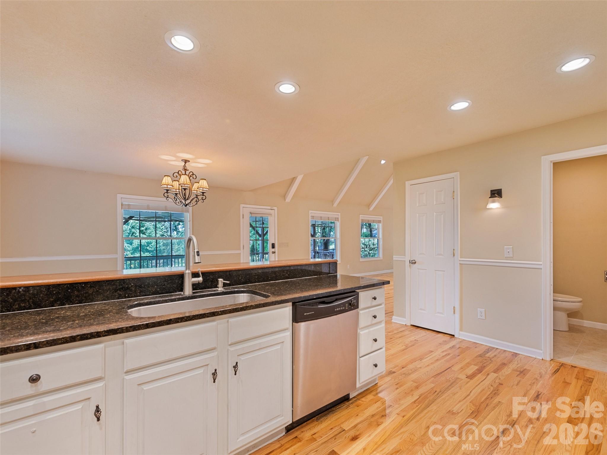 154 Presidential Drive Property Photo 25
