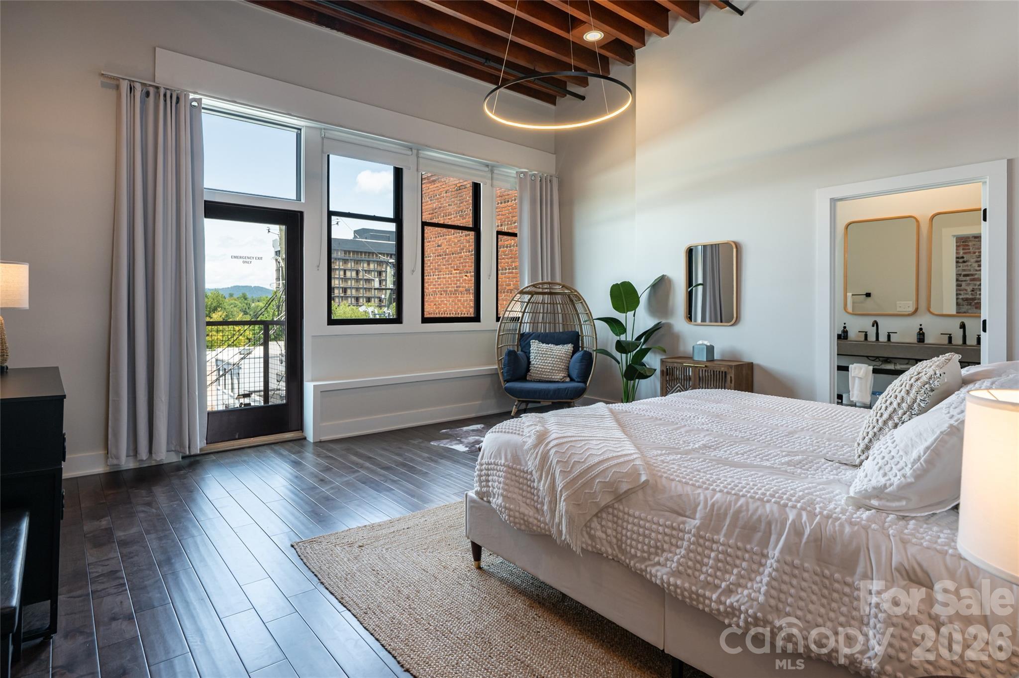 122 College Street 301 Property Photo 4