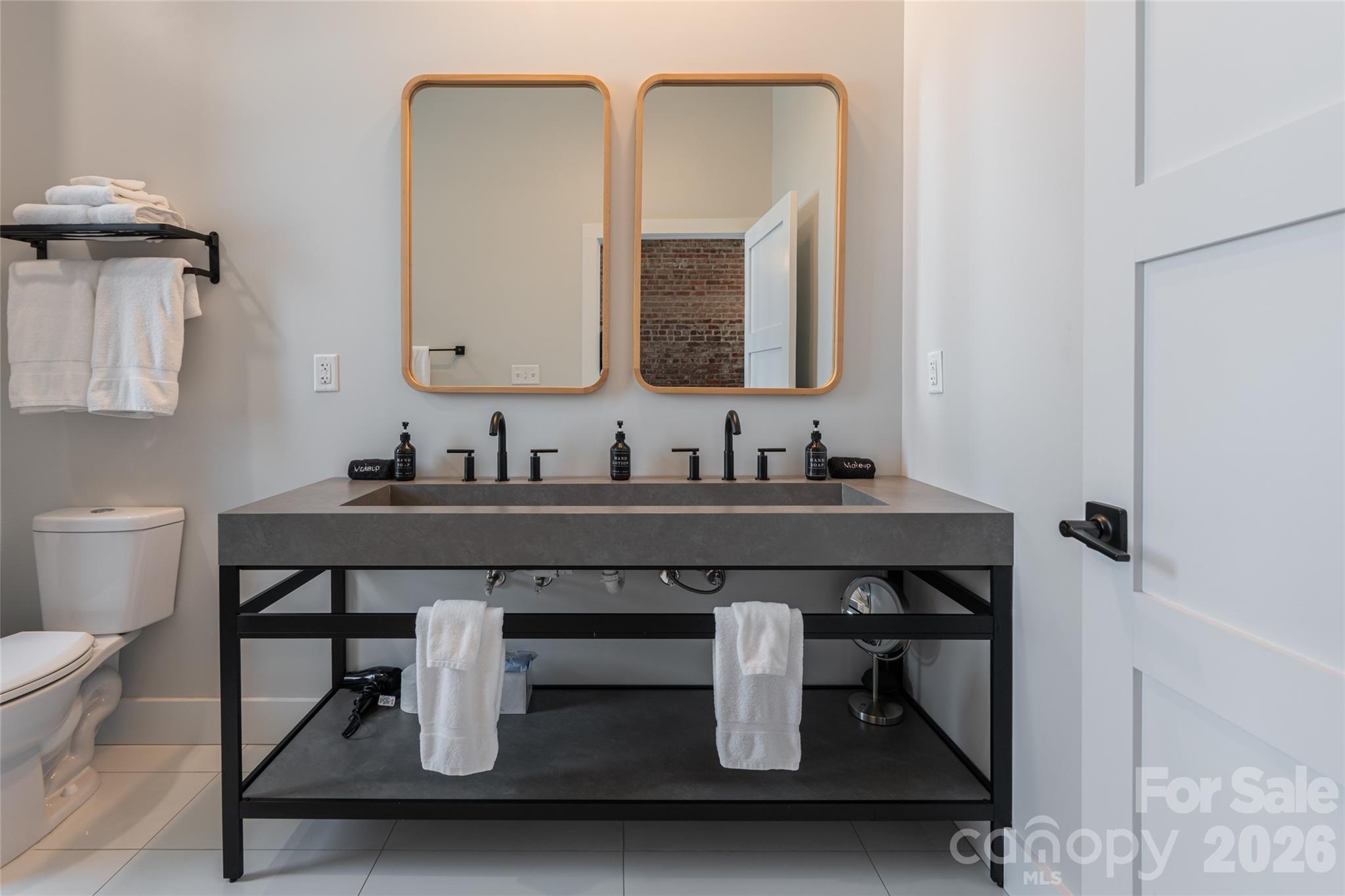 122 College Street 301 Property Photo 27
