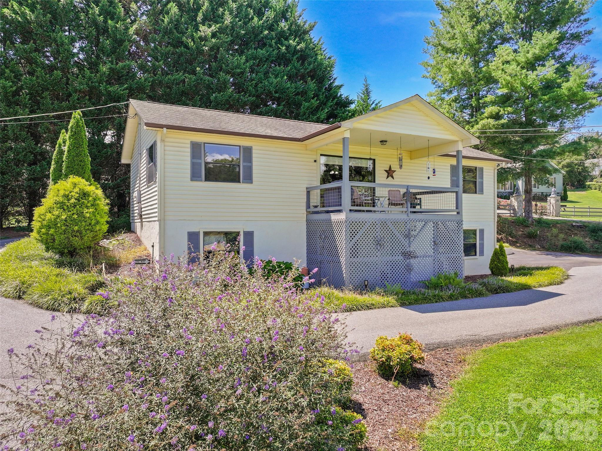 43 Thoren Court Property Photo 2