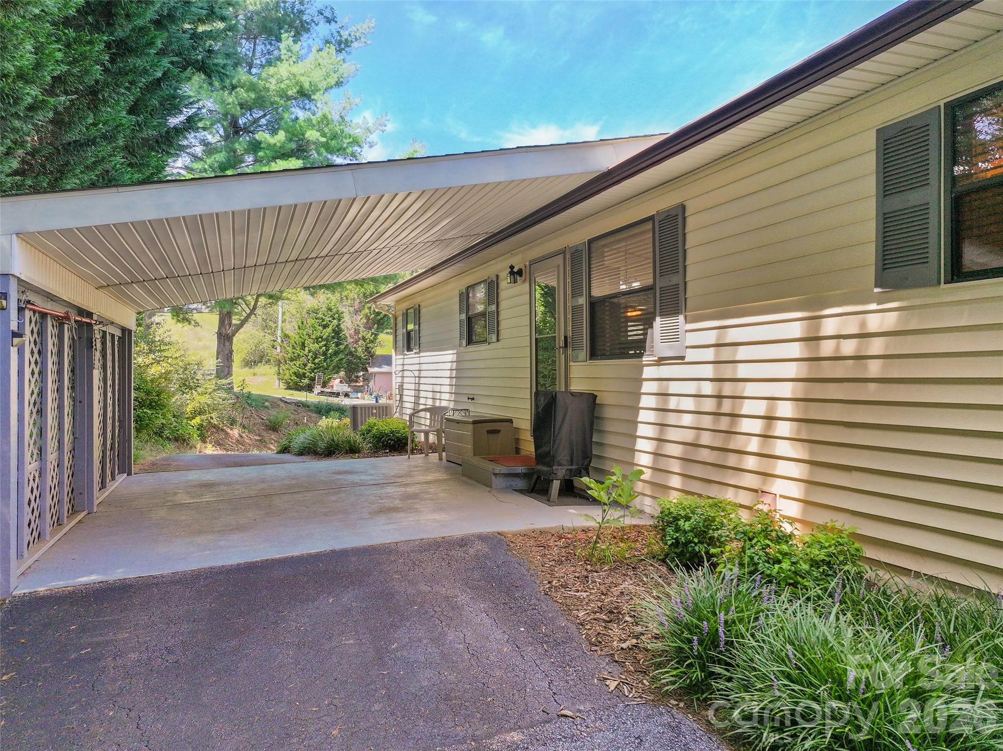 43 Thoren Court Property Photo 5