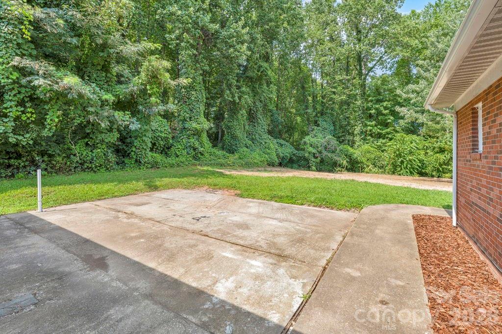 490 Morehead Road Property Photo 12