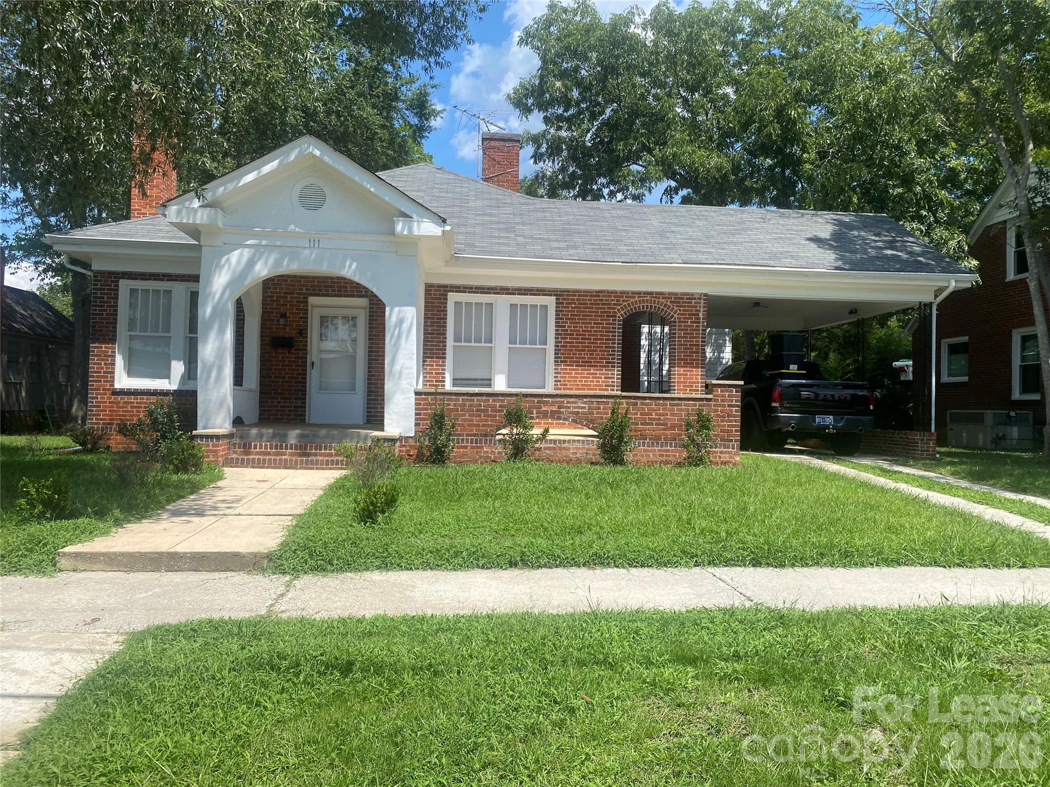 111 N York Street Property Photo 1
