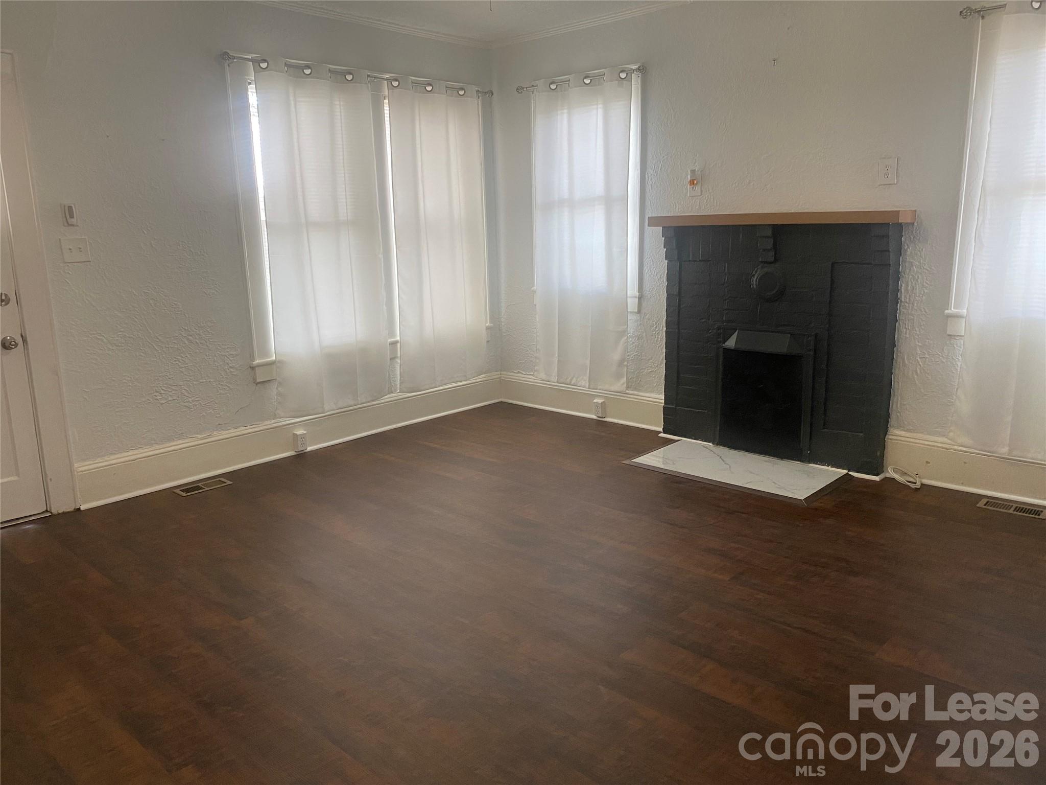 111 N York Street Property Photo 7