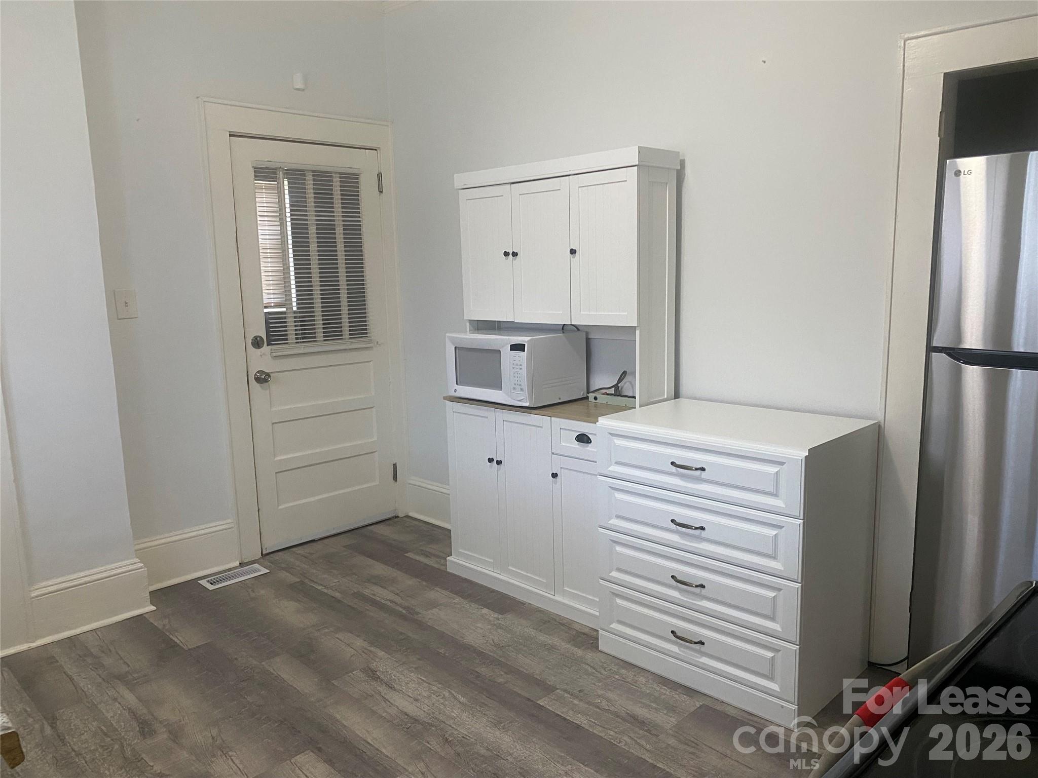 111 N York Street Property Photo 9